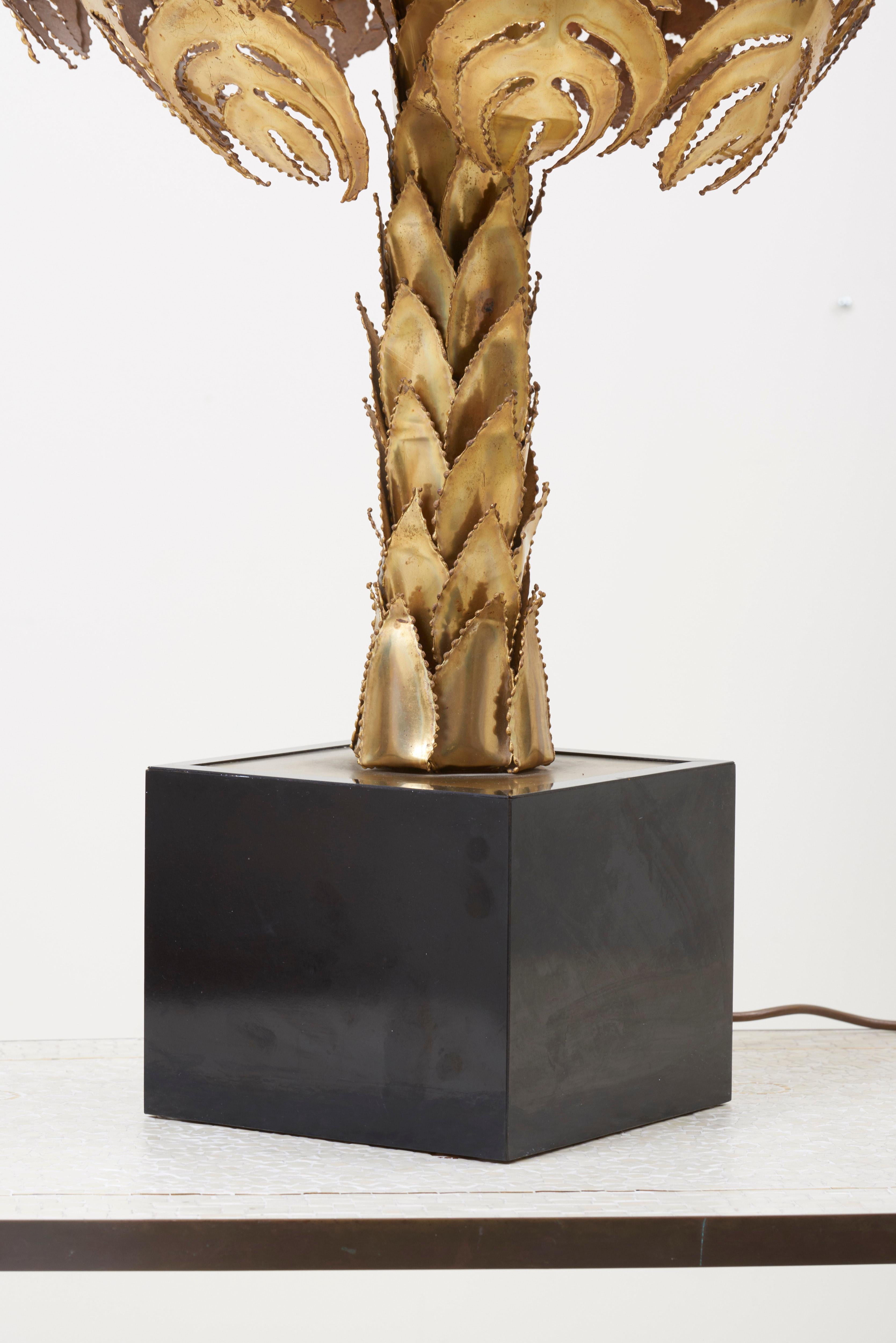 Very Impressive Brass Palm Table Lamp  3