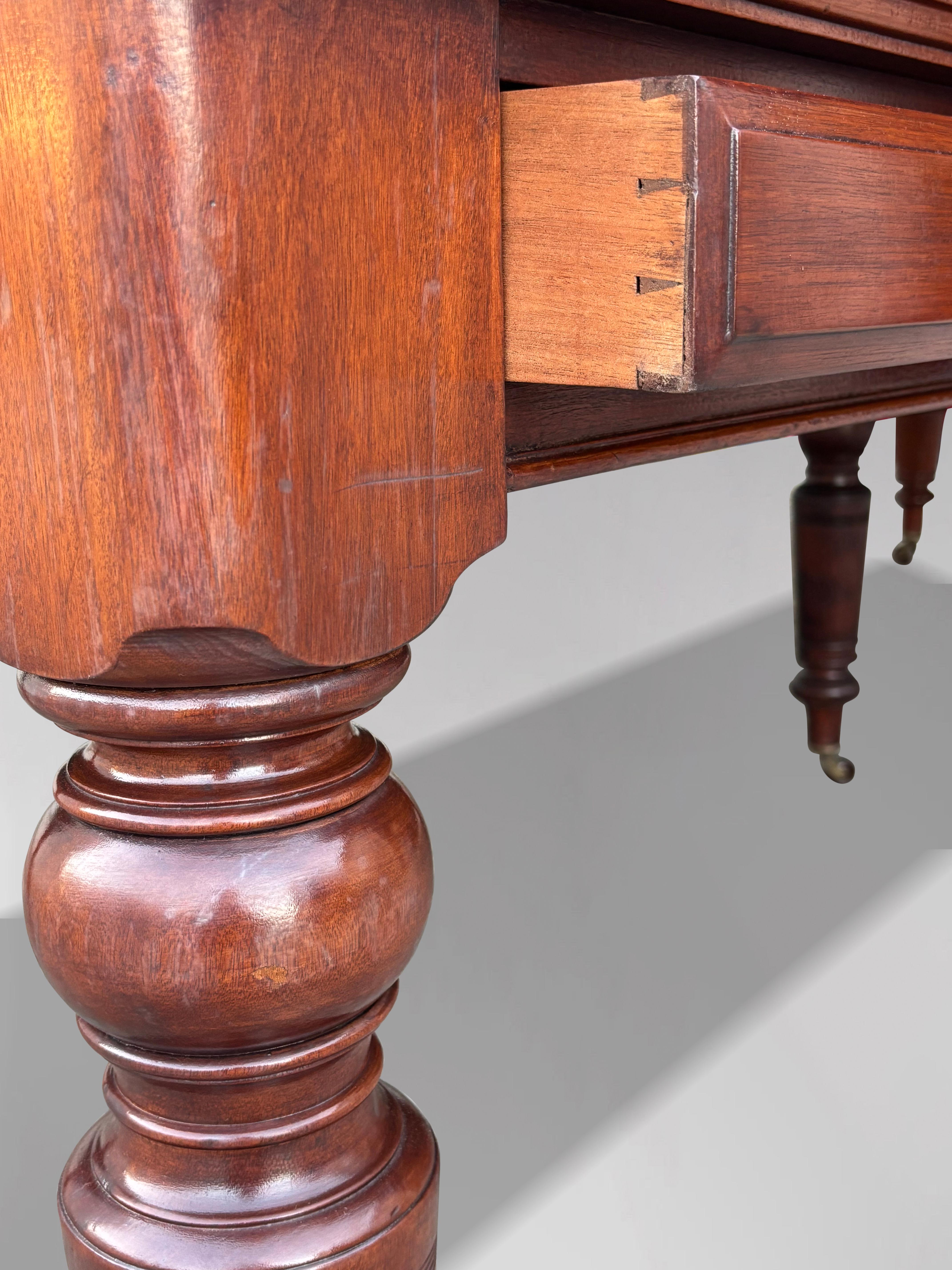 Très impressionnante table de conférence en acajou du milieu du 19e siècle de l'époque victorienne en vente 4
