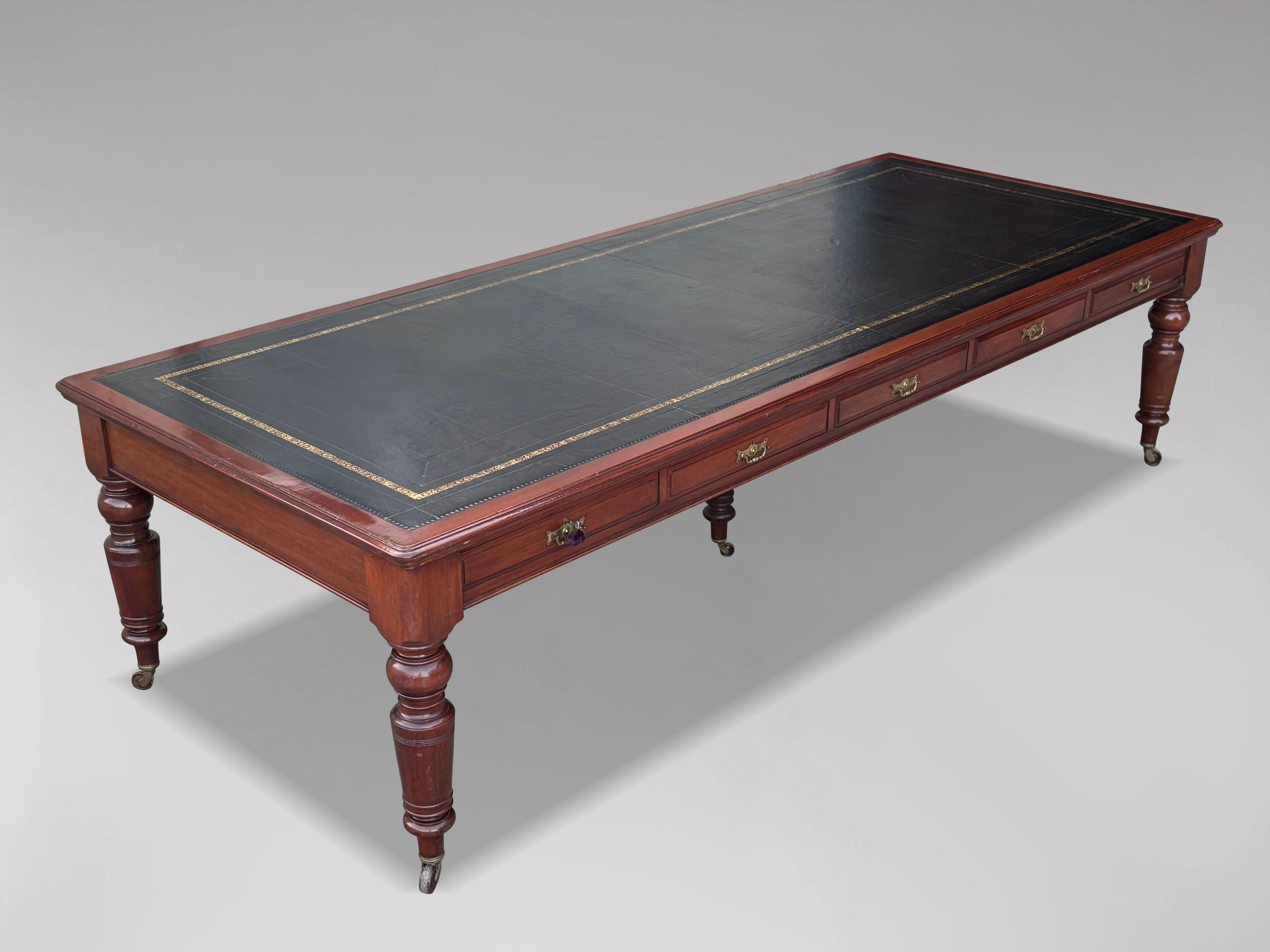 Britannique Très impressionnante table de conférence en acajou du milieu du 19e siècle de l'époque victorienne en vente