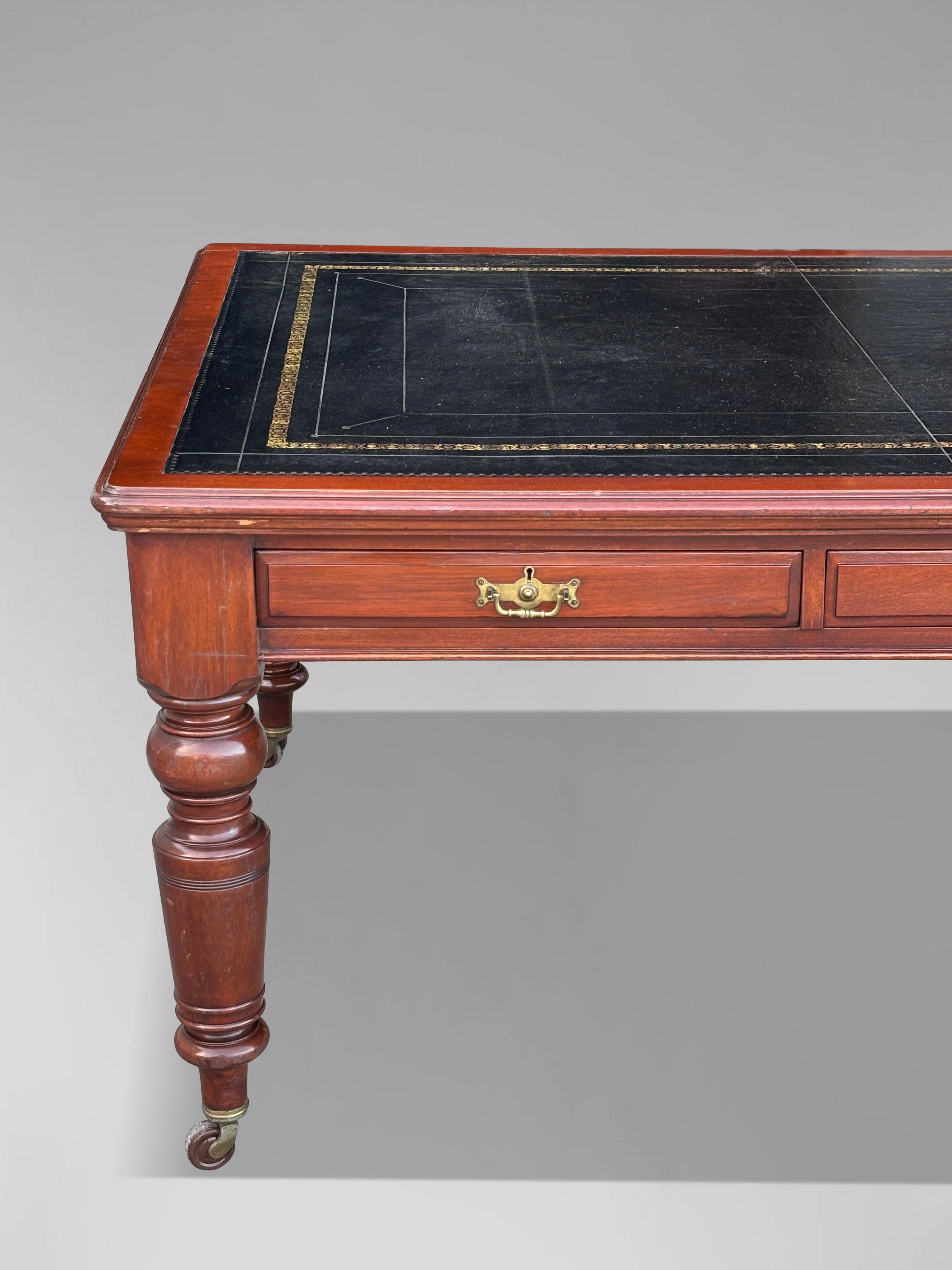 Cuir Très impressionnante table de conférence en acajou du milieu du 19e siècle de l'époque victorienne en vente