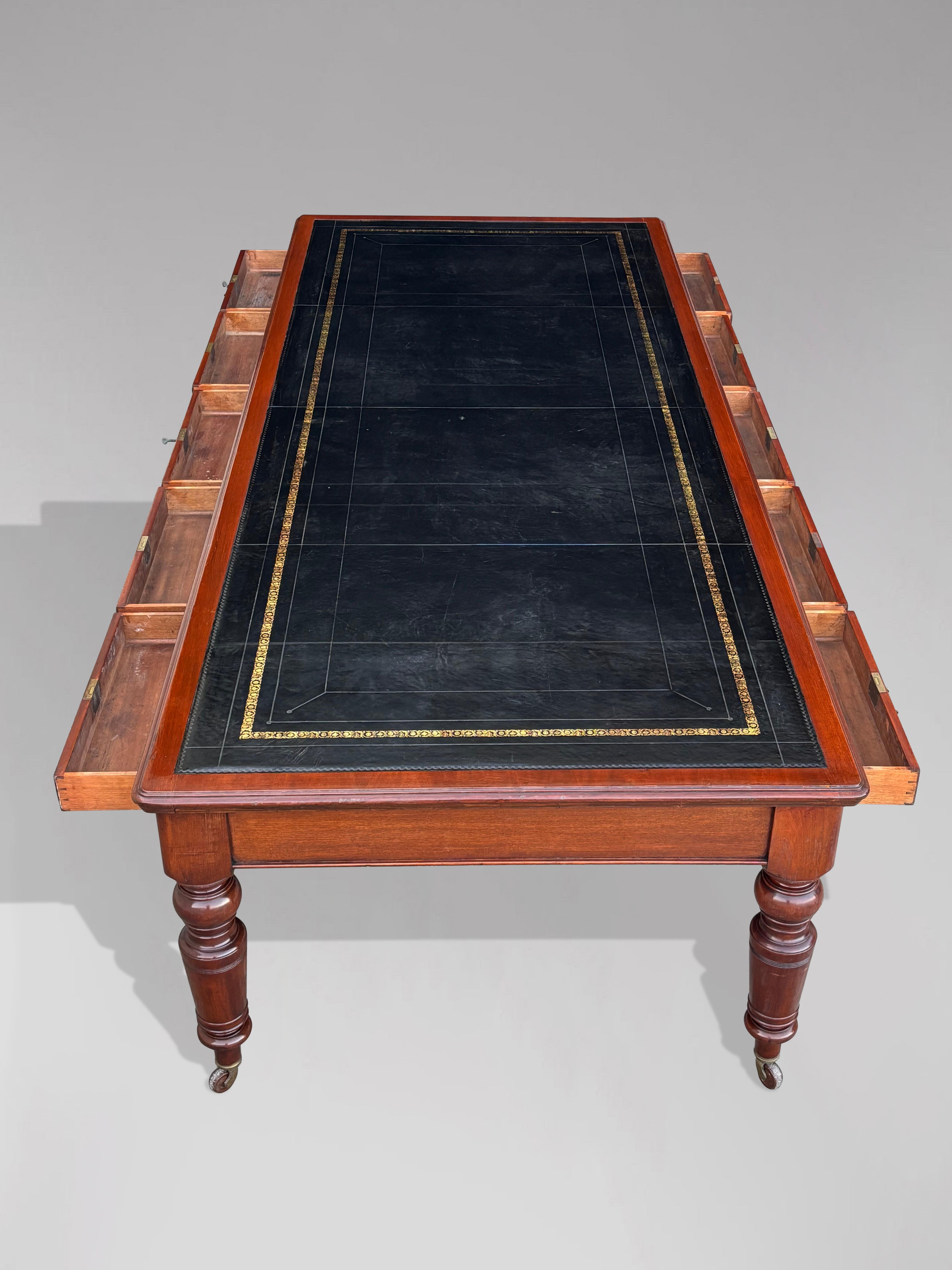 Très impressionnante table de conférence en acajou du milieu du 19e siècle de l'époque victorienne en vente 2