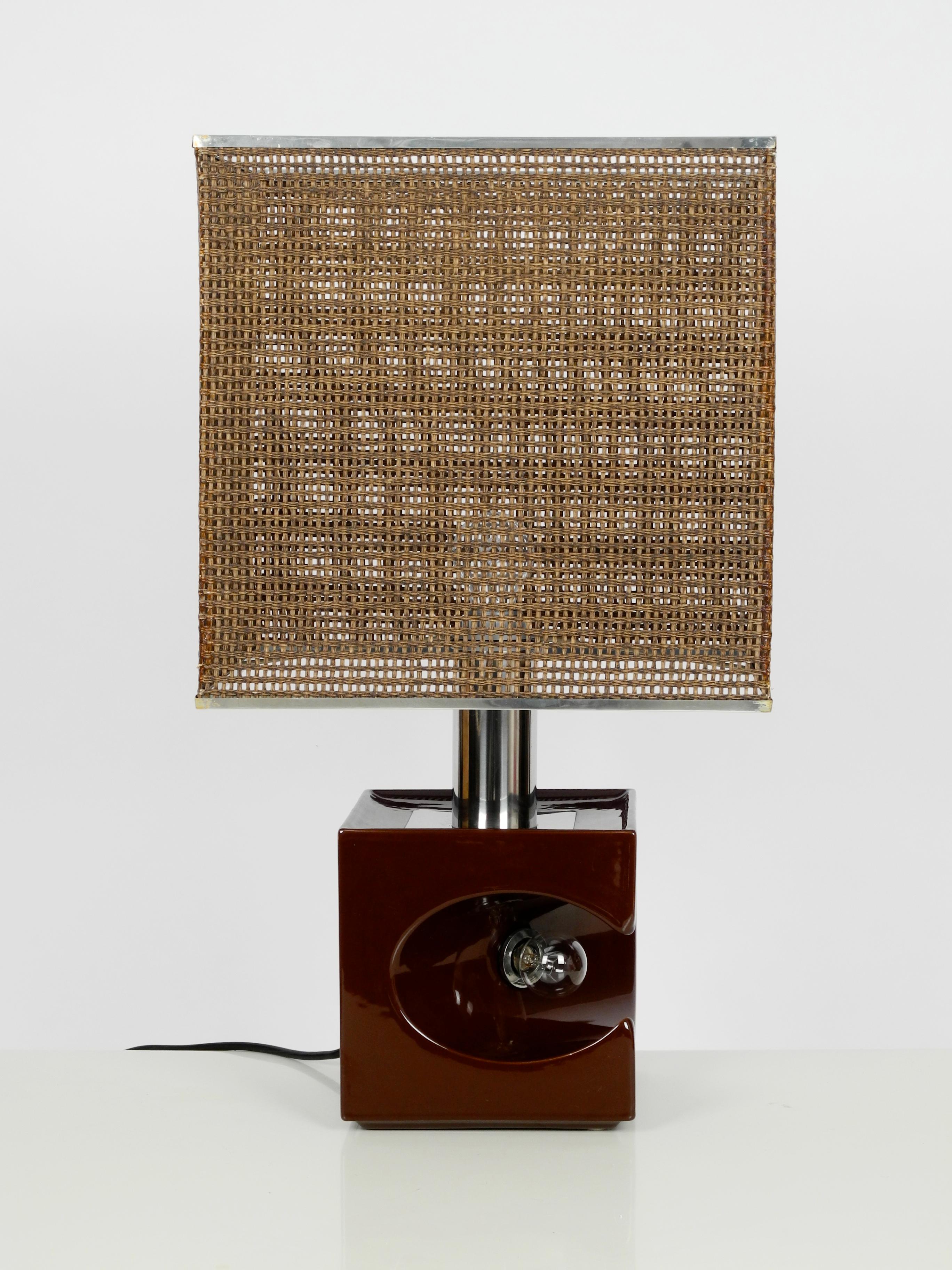 Very Interesting 1960s Italian Ceramic Table Lamp with Large Bast Basket Shade In Good Condition In München, DE