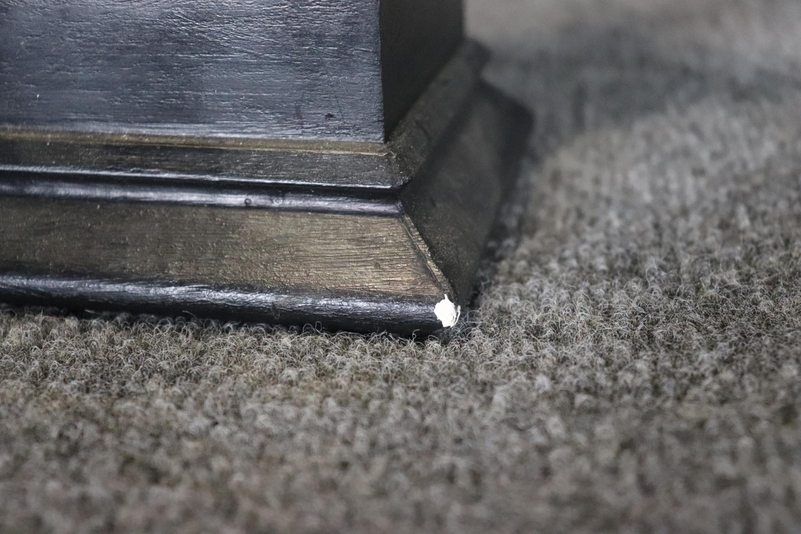 Neoclassico Statua in bronzo fuso molto complessa di un romano in piedi con orgoglio in vendita