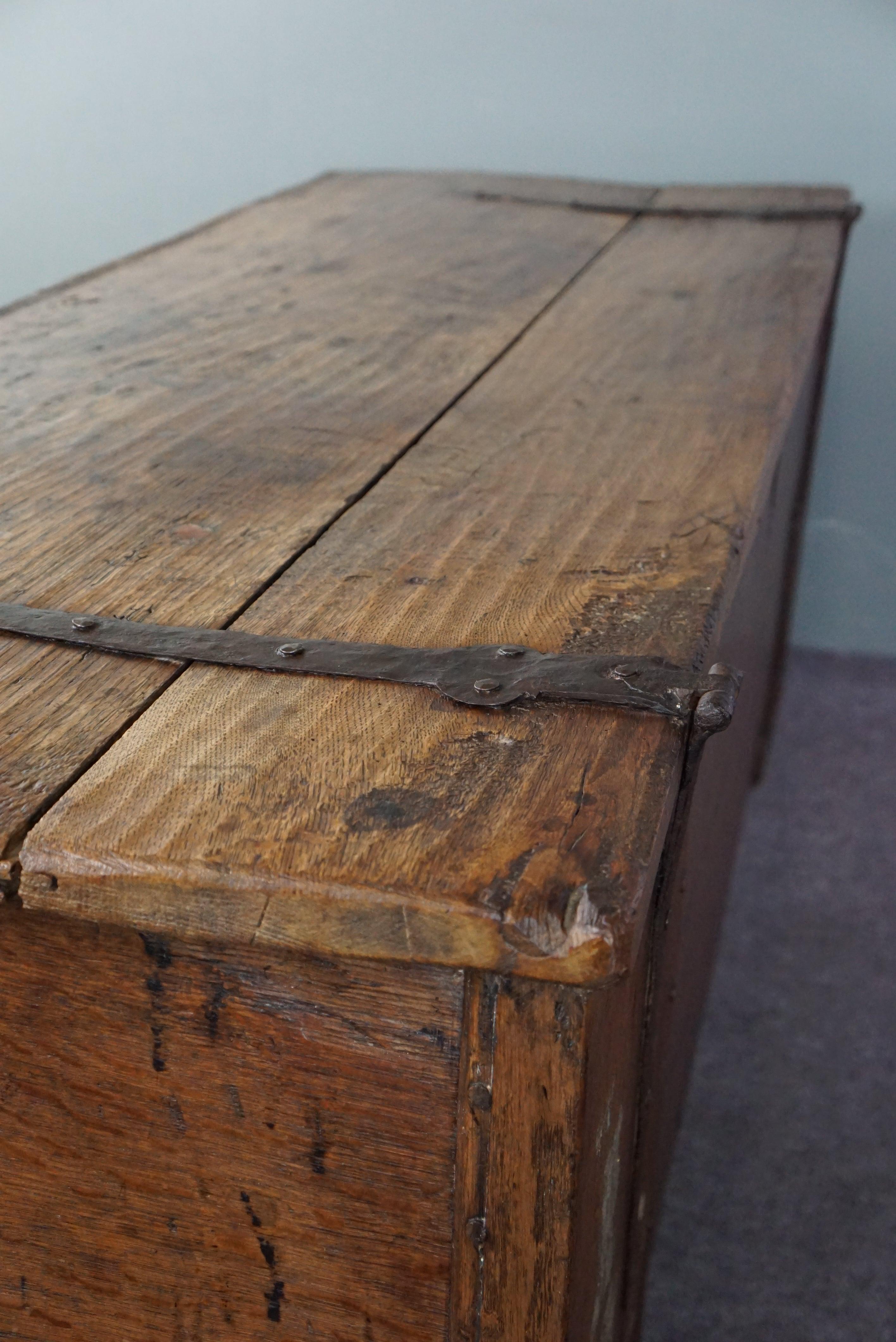 Very large 16th-century primitive oak chest/ coffee table/ sideboard For Sale 3