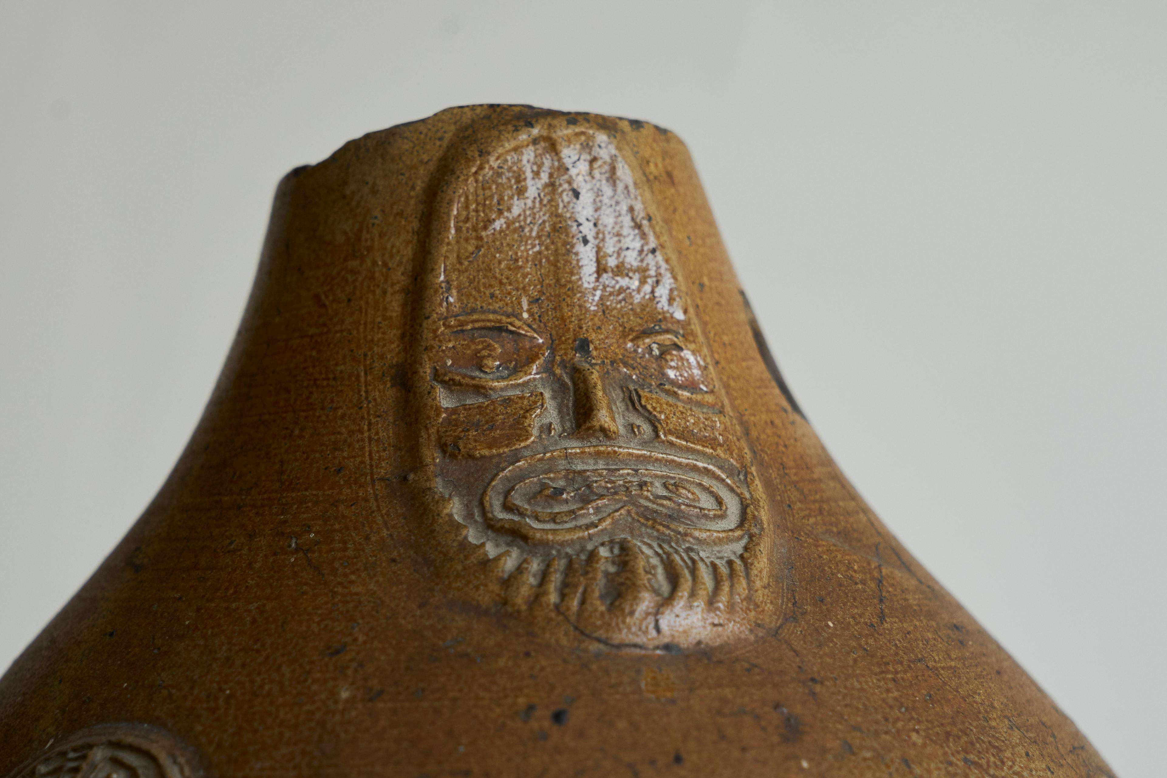 Jarro Bartmann muy grande del siglo XVII / Jarro Belarmino Gres esmaltado con sal Hecho a mano en venta