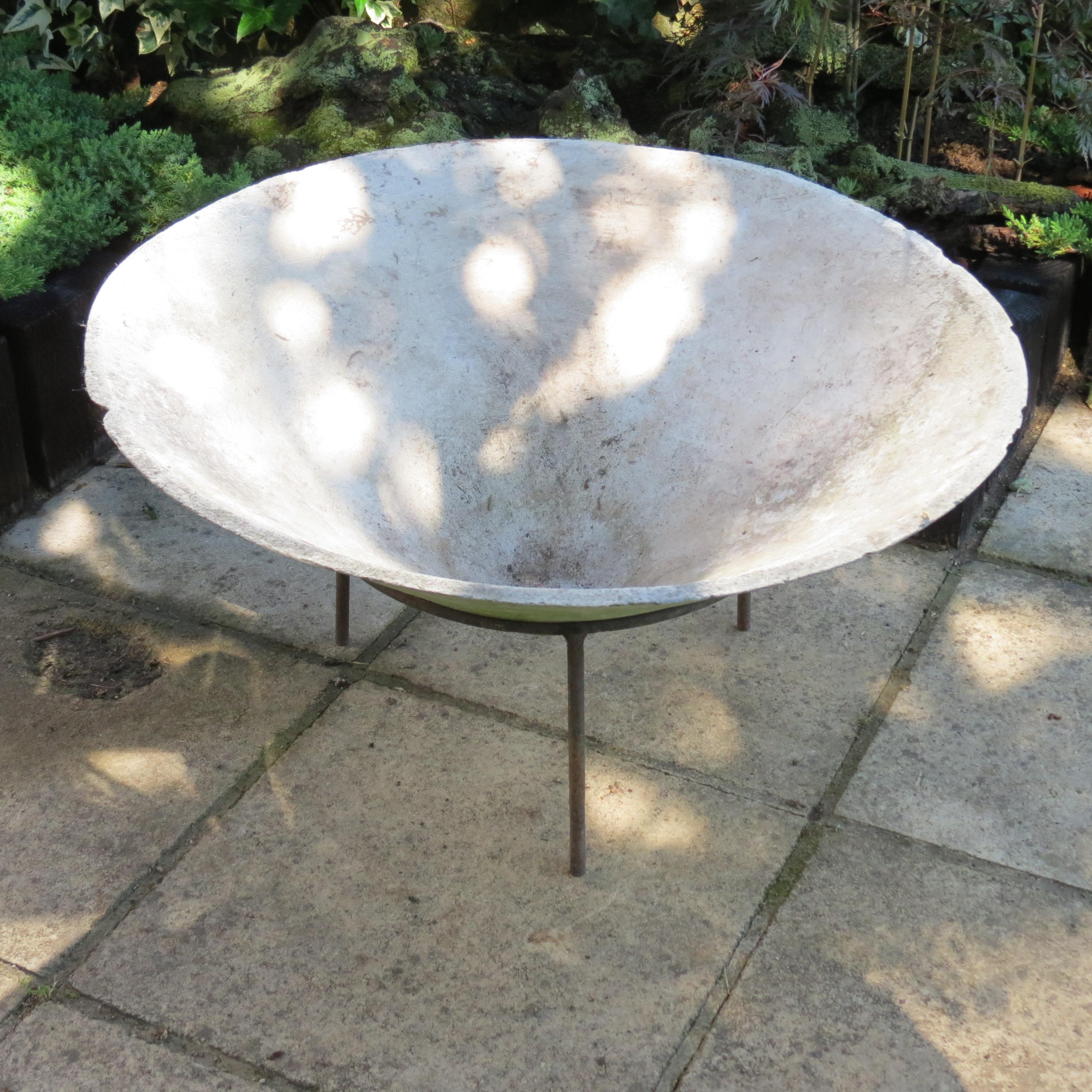 Mid-Century Modern Very Large 1960s Conical Concrete Fibre Planter on Stand Florastone