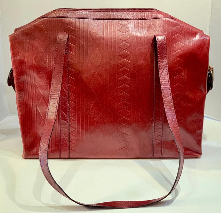 Very Large 1980s FENDI S.A.S. Diamond Embossed Burgundy Leather Purse For  Sale at 1stDibs | sas purses, vintage sas purse, fendi sas roma made in  italy