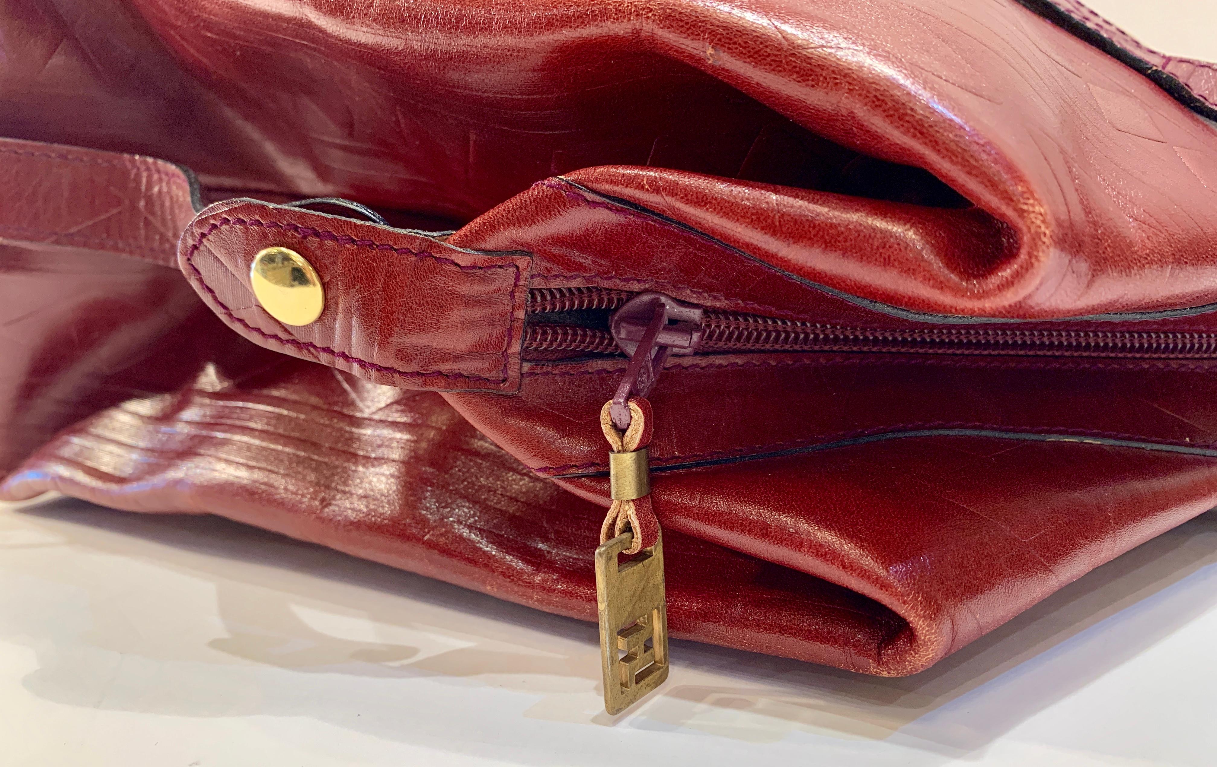 Very Large 1980s FENDI S.A.S. Diamond Embossed Burgundy Leather Purse For Sale 1