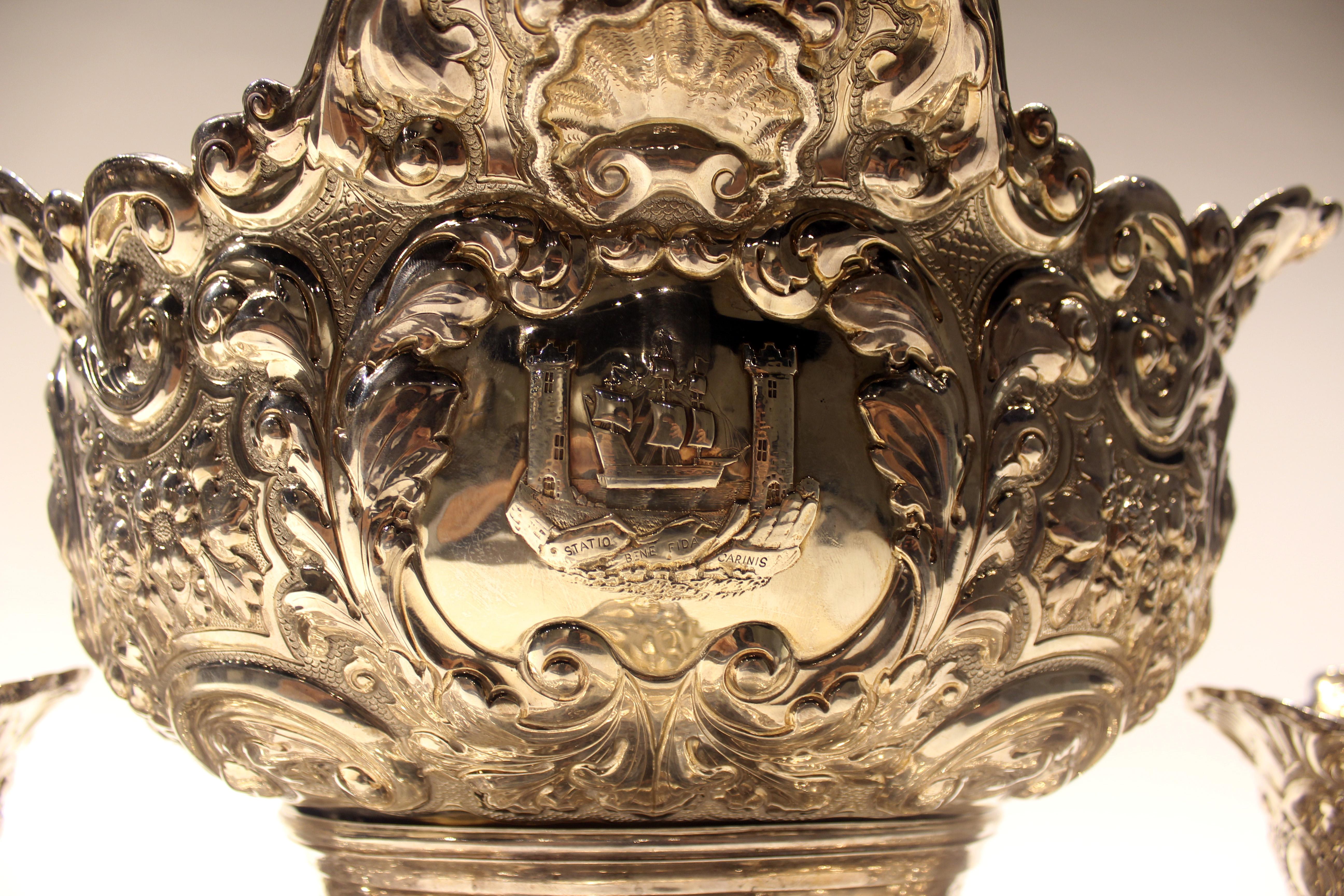 Very Large 19th Century English Sterling Silver Centerpiece For Sale 13