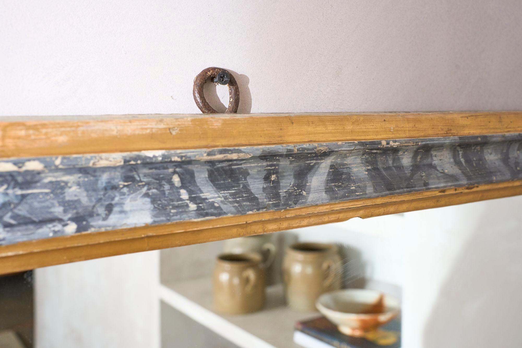 Très grand miroir italien du 19ème siècle peint en faux marbre en vente 1