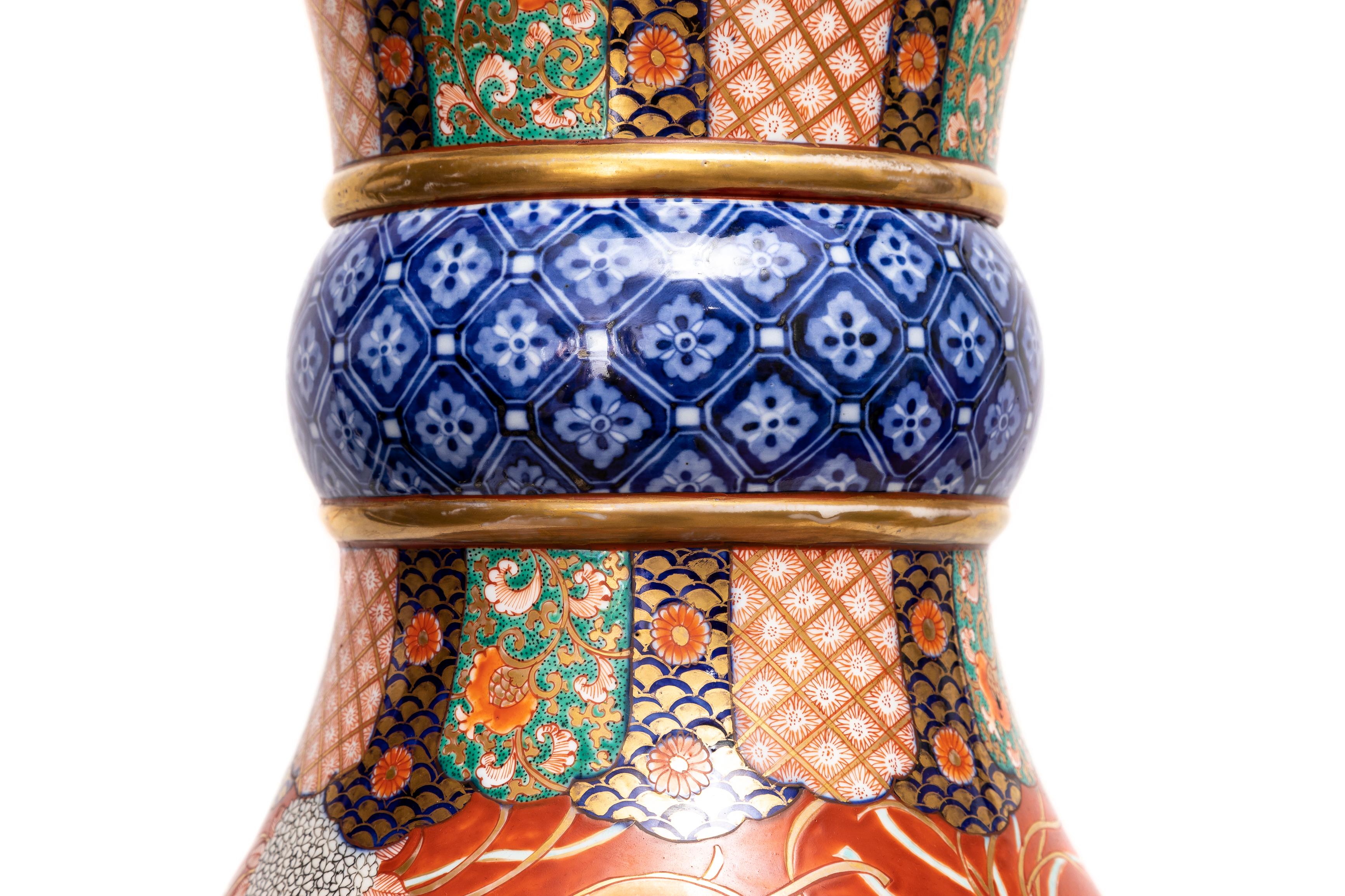 Gran Jarrón de Porcelana Imari Japonesa del Siglo XIX con Tapa Festoneada en venta 4