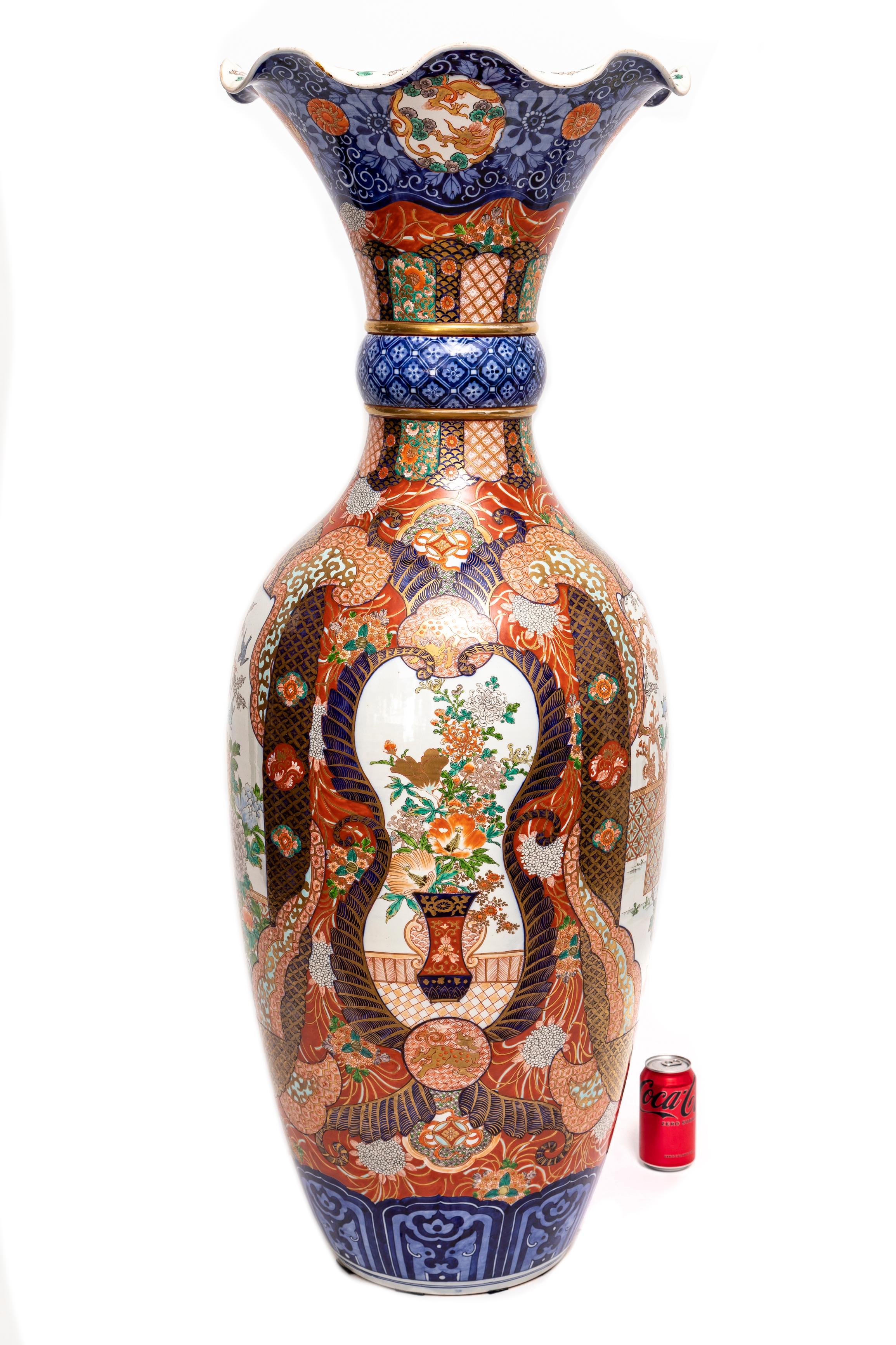 Gran Jarrón de Porcelana Imari Japonesa del Siglo XIX con Tapa Festoneada en Excelente estado para la venta en New York, NY