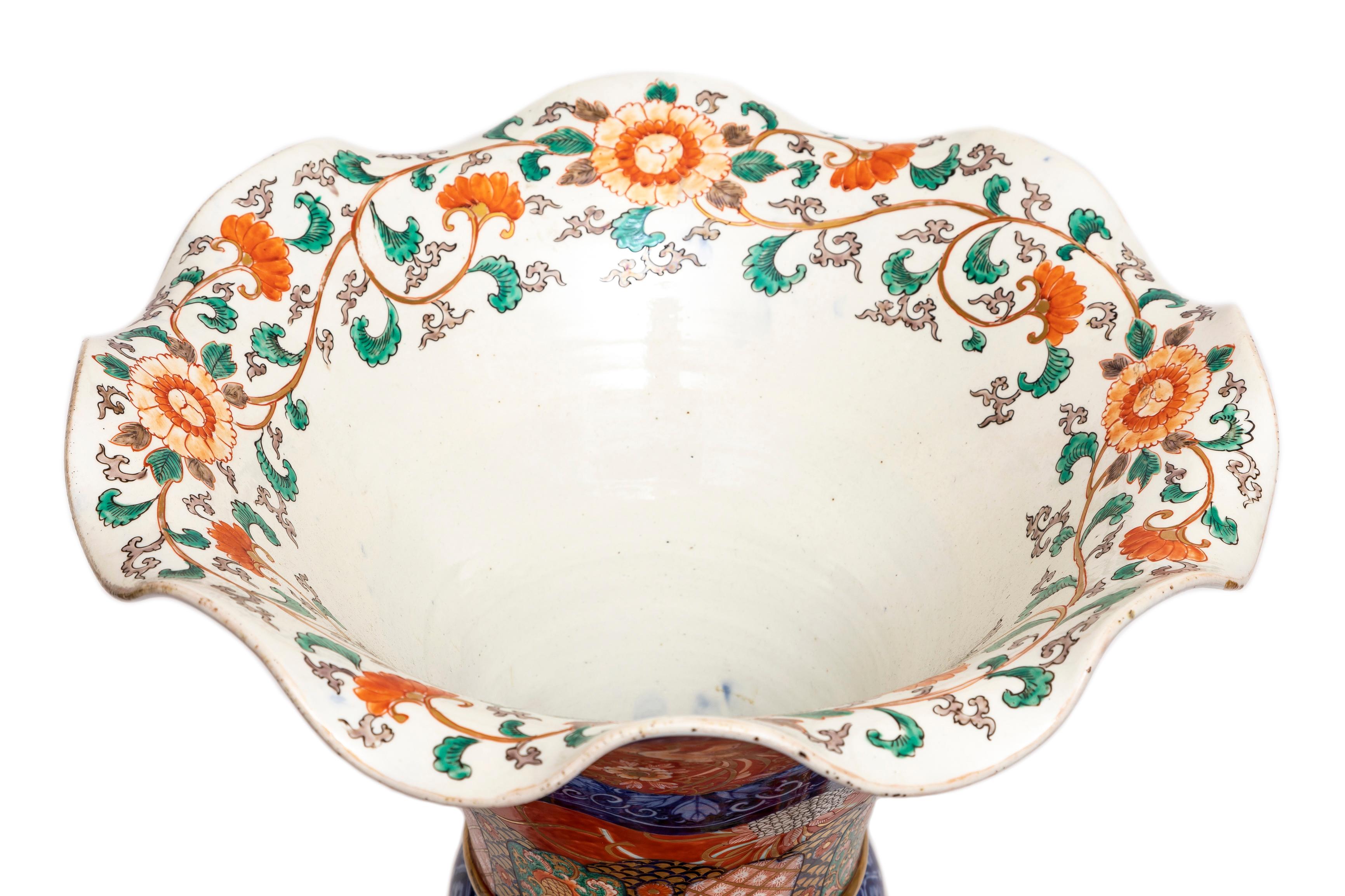Gran Jarrón de Porcelana Imari Japonesa del Siglo XIX con Tapa Festoneada en venta 1