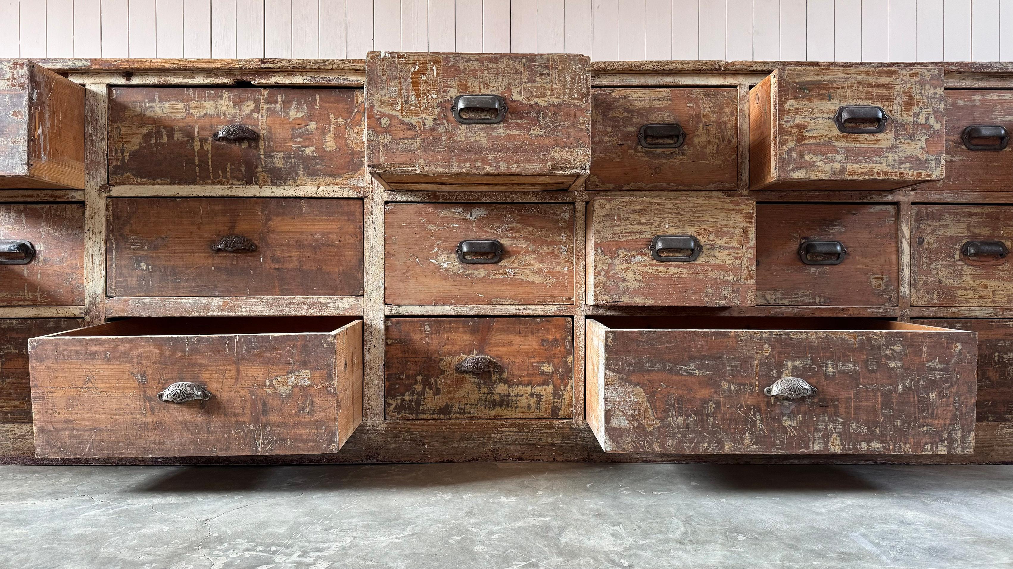 Credenza/Contatore/Banco di cassetti molto grande del XIX secolo in vendita 5