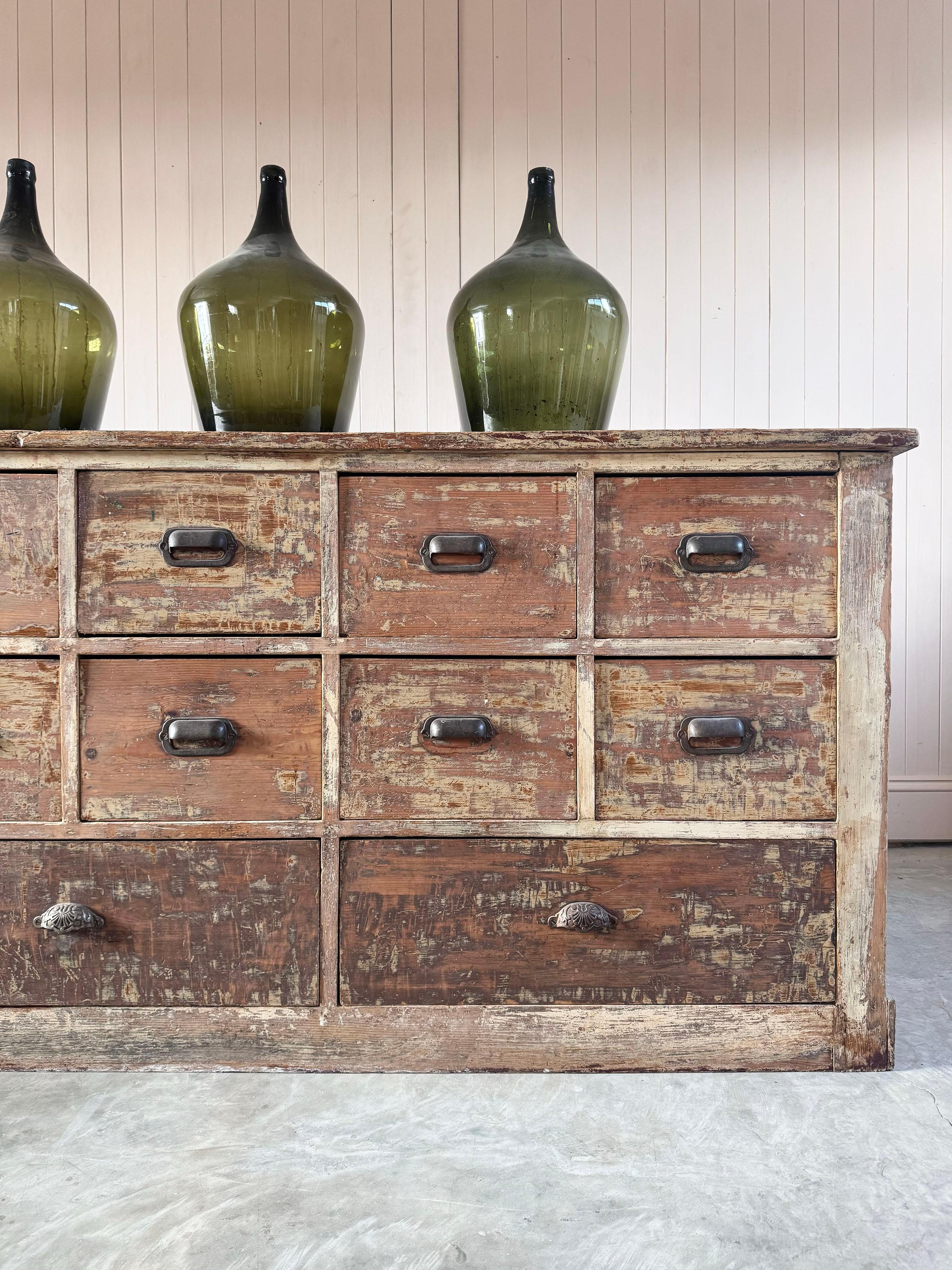 Credenza/Contatore/Banco di cassetti molto grande del XIX secolo In condizioni buone in vendita a Cirencester, GB