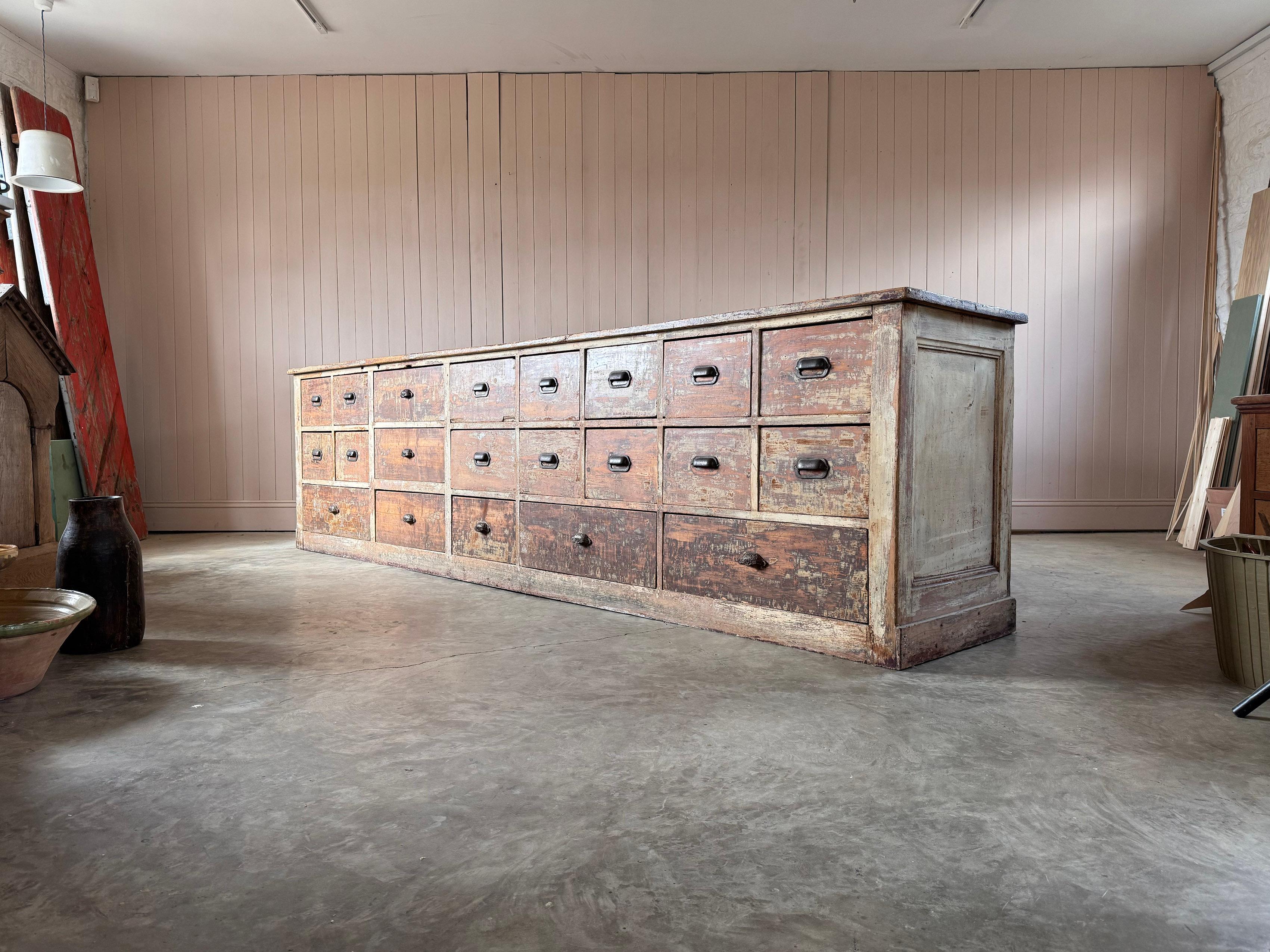 Credenza/Contatore/Banco di cassetti molto grande del XIX secolo in vendita 2