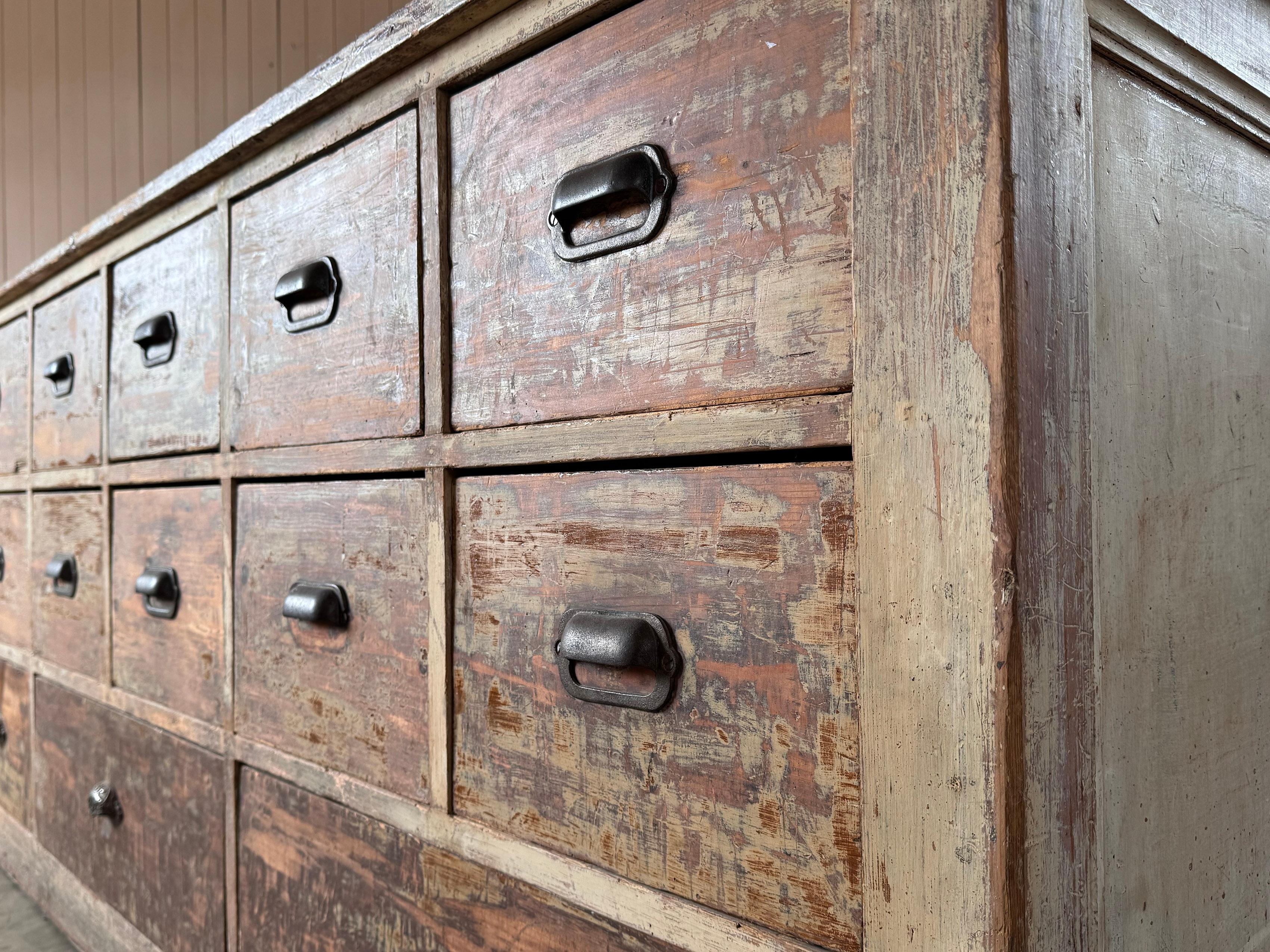 Credenza/Contatore/Banco di cassetti molto grande del XIX secolo in vendita 3