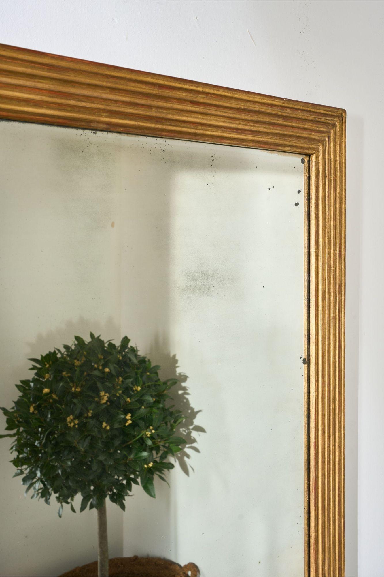 Très grand miroir à trumeau du XIXe siècle, de forme carrée et cannelée en vente 3