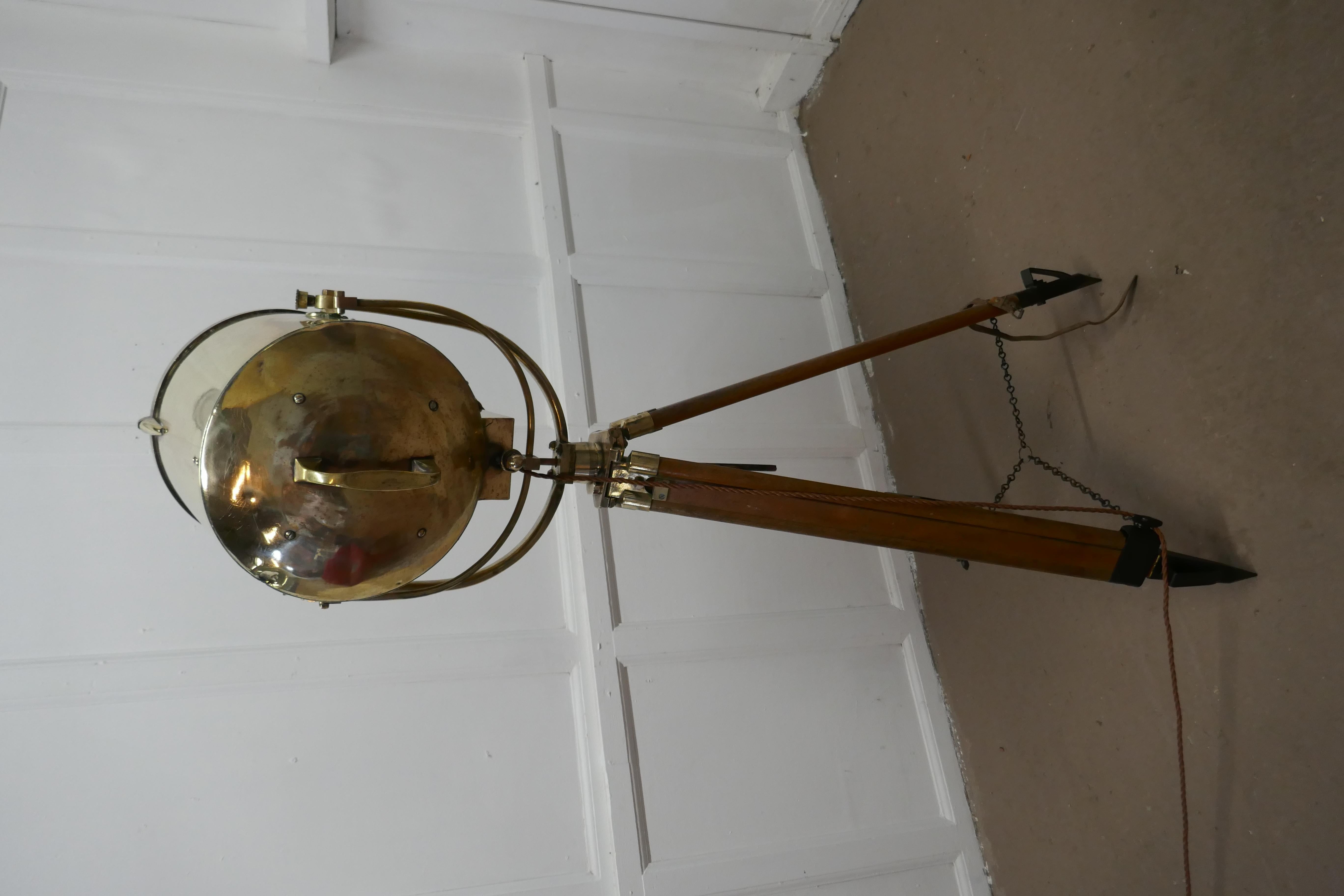  Lampe de recherche ou plafonnier vintage de designer nautique du XIXe siècle par G Vieira en vente 6