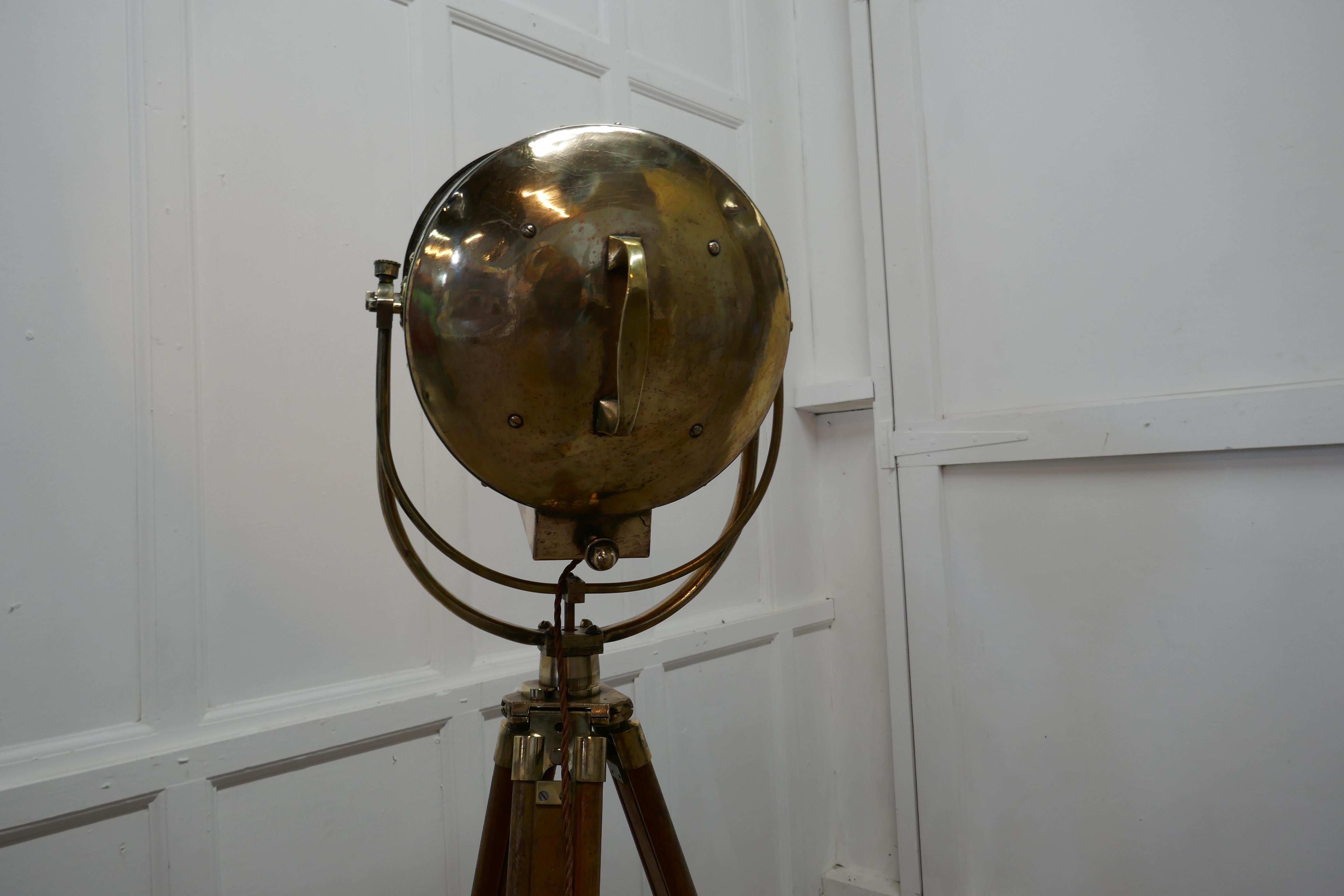  Lampe de recherche ou plafonnier vintage de designer nautique du XIXe siècle par G Vieira Bon état - En vente à Chillerton, Isle of Wight