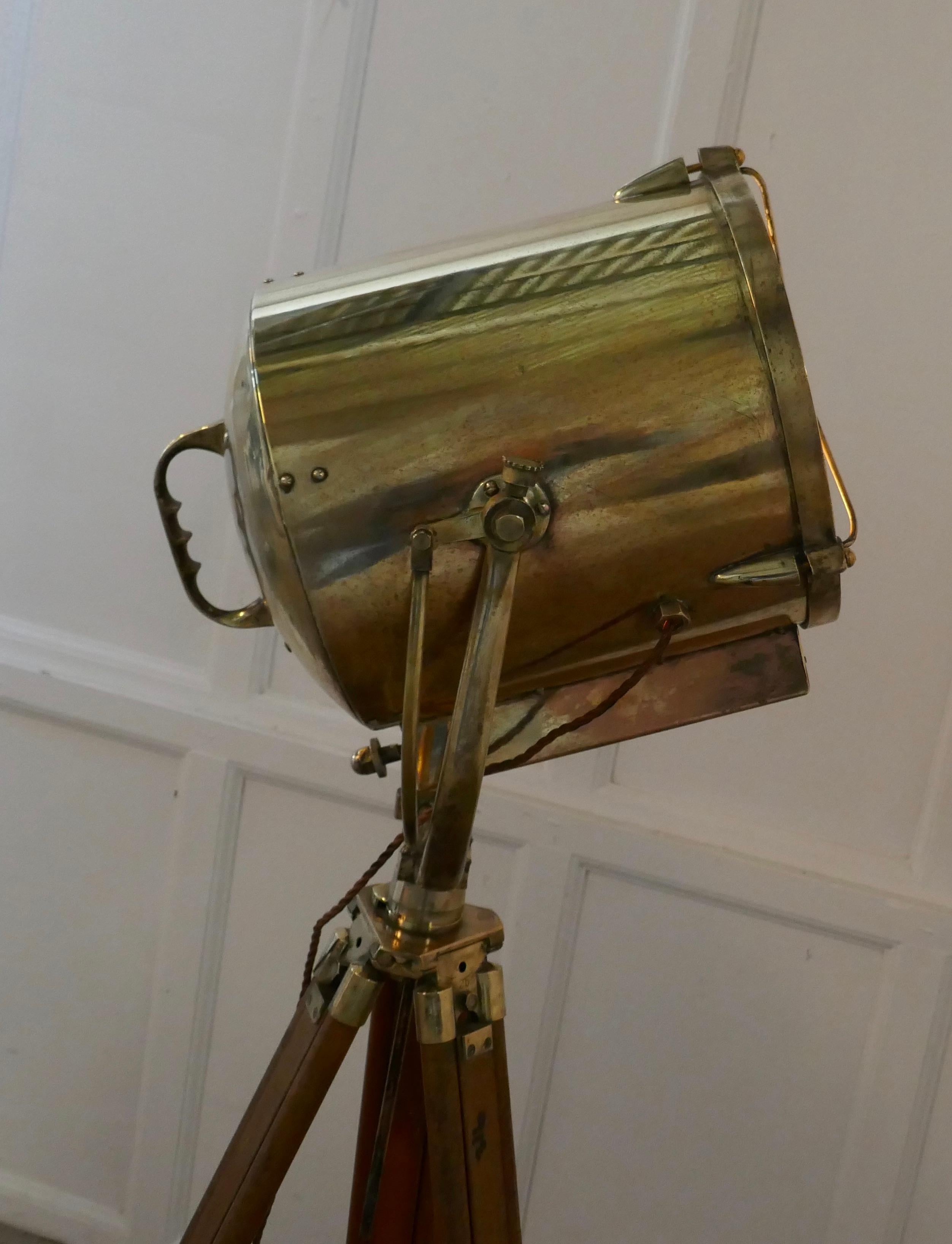  Lampe de recherche ou plafonnier vintage de designer nautique du XIXe siècle par G Vieira en vente 1