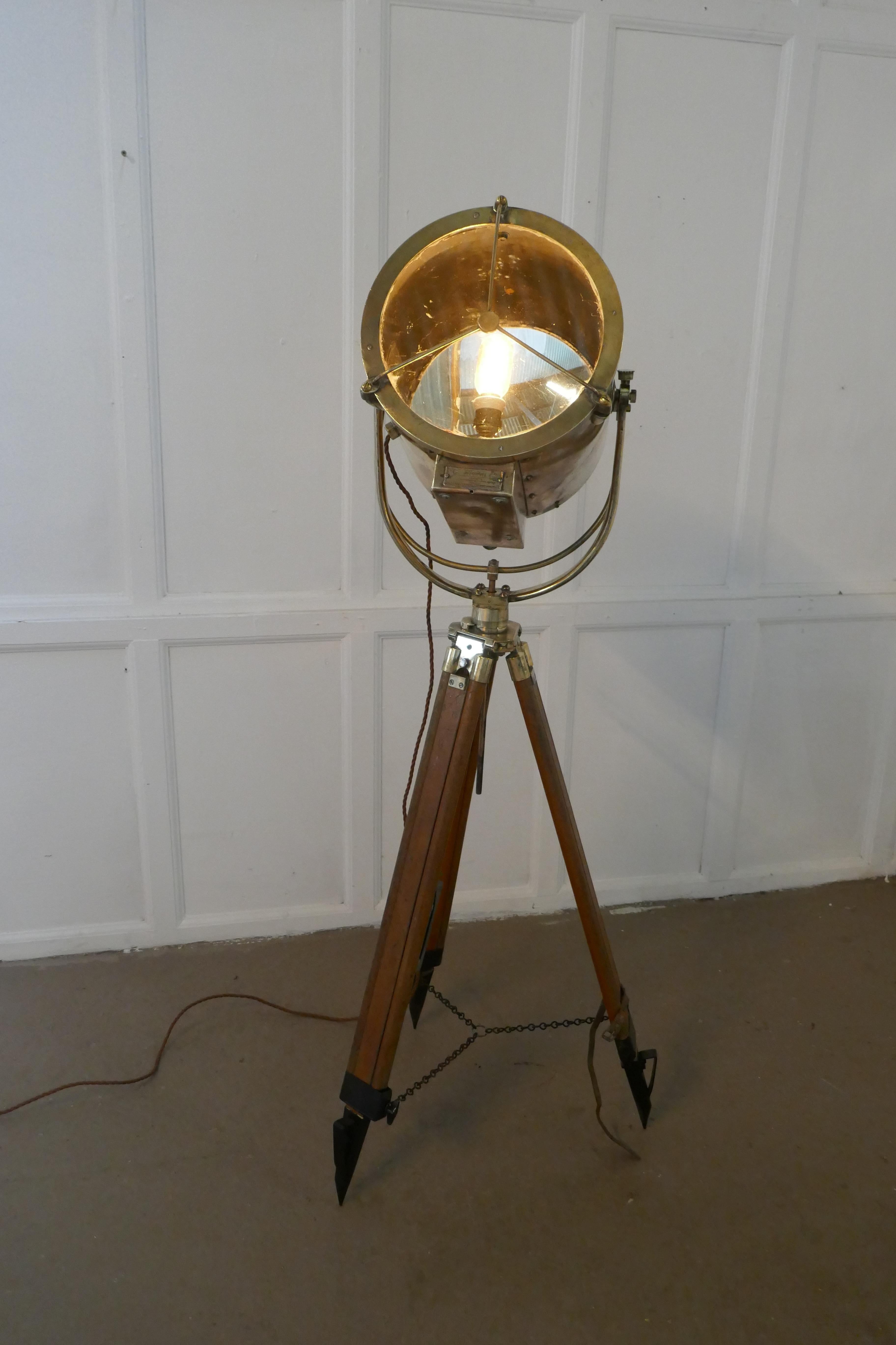  Lampe de recherche ou plafonnier vintage de designer nautique du XIXe siècle par G Vieira en vente 2