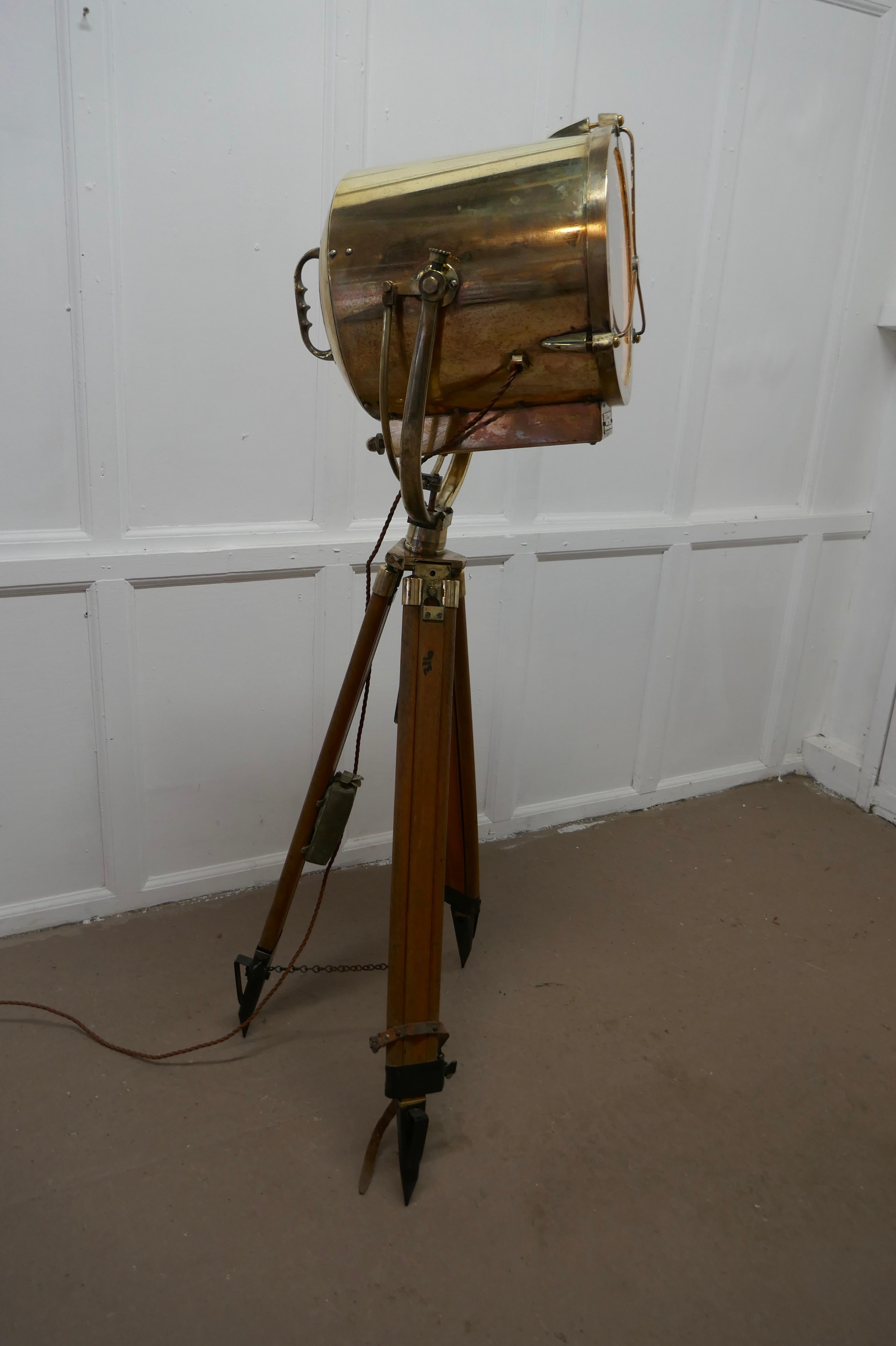  Lampe de recherche ou plafonnier vintage de designer nautique du XIXe siècle par G Vieira en vente 3