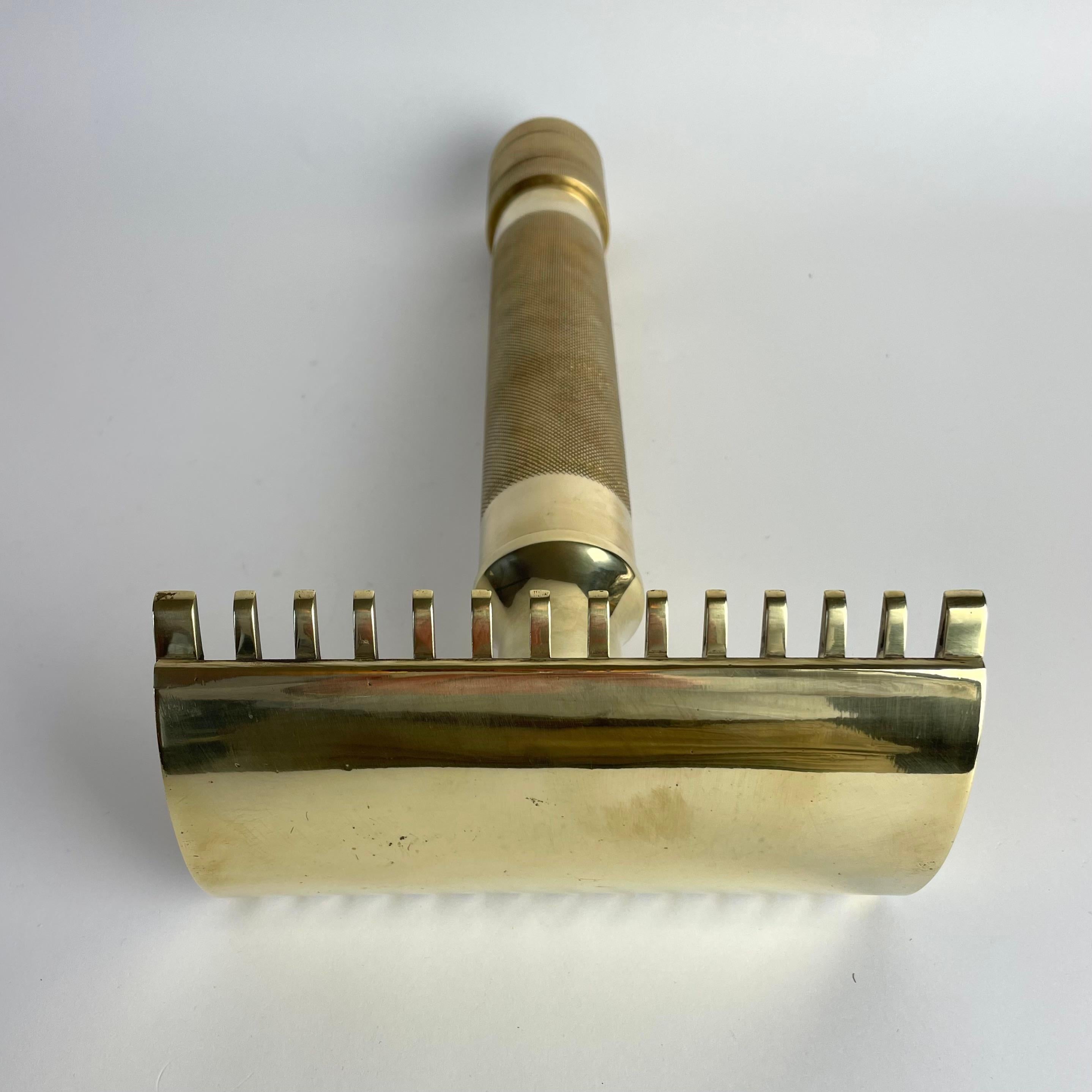 Rasoio molto grande e pesante in ottone massiccio per la pubblicità degli anni 1920-1940 in vendita 8