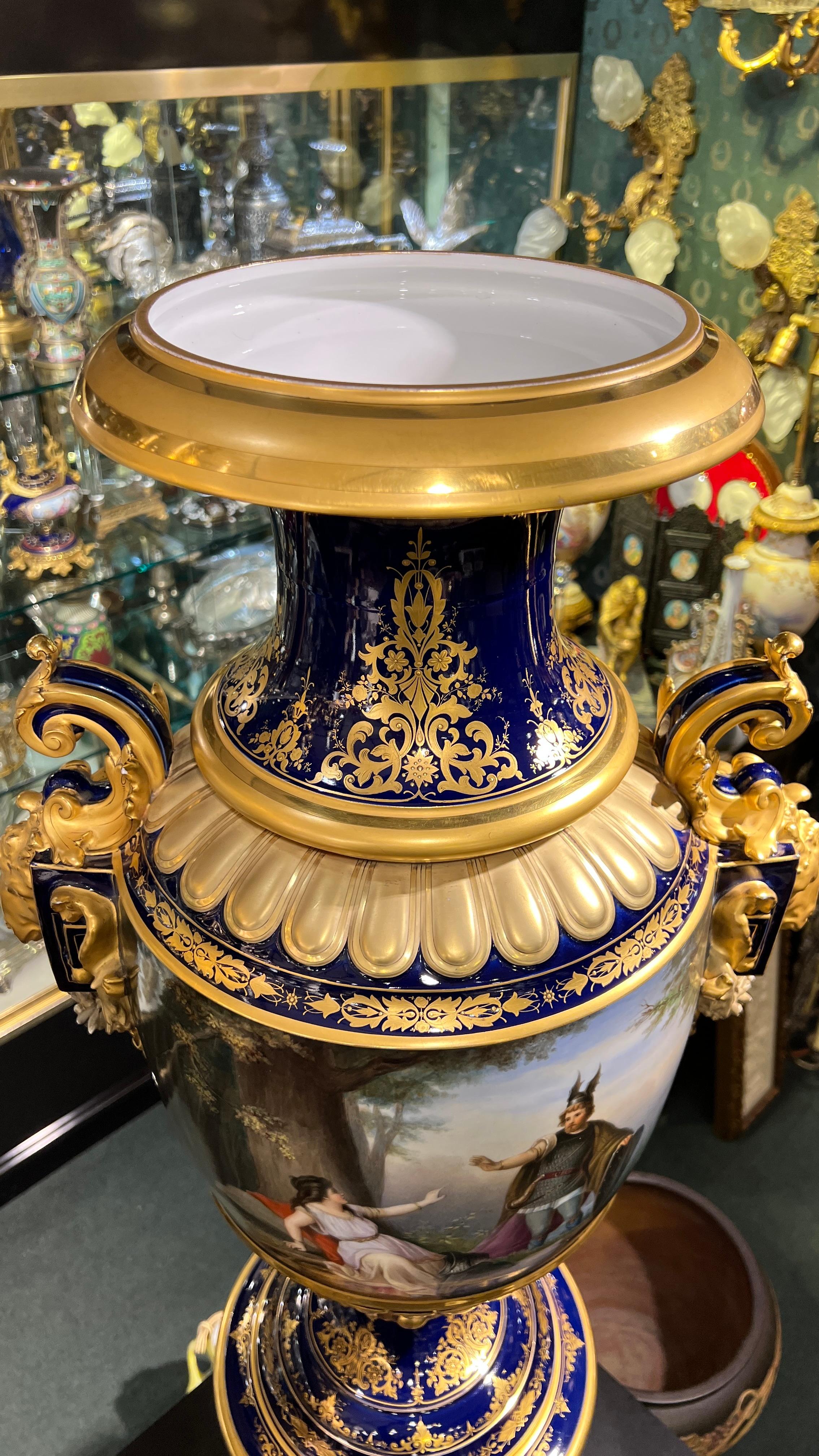 very large and Impressive 19 century Vienna Style Porcelain Vase in vendita 3