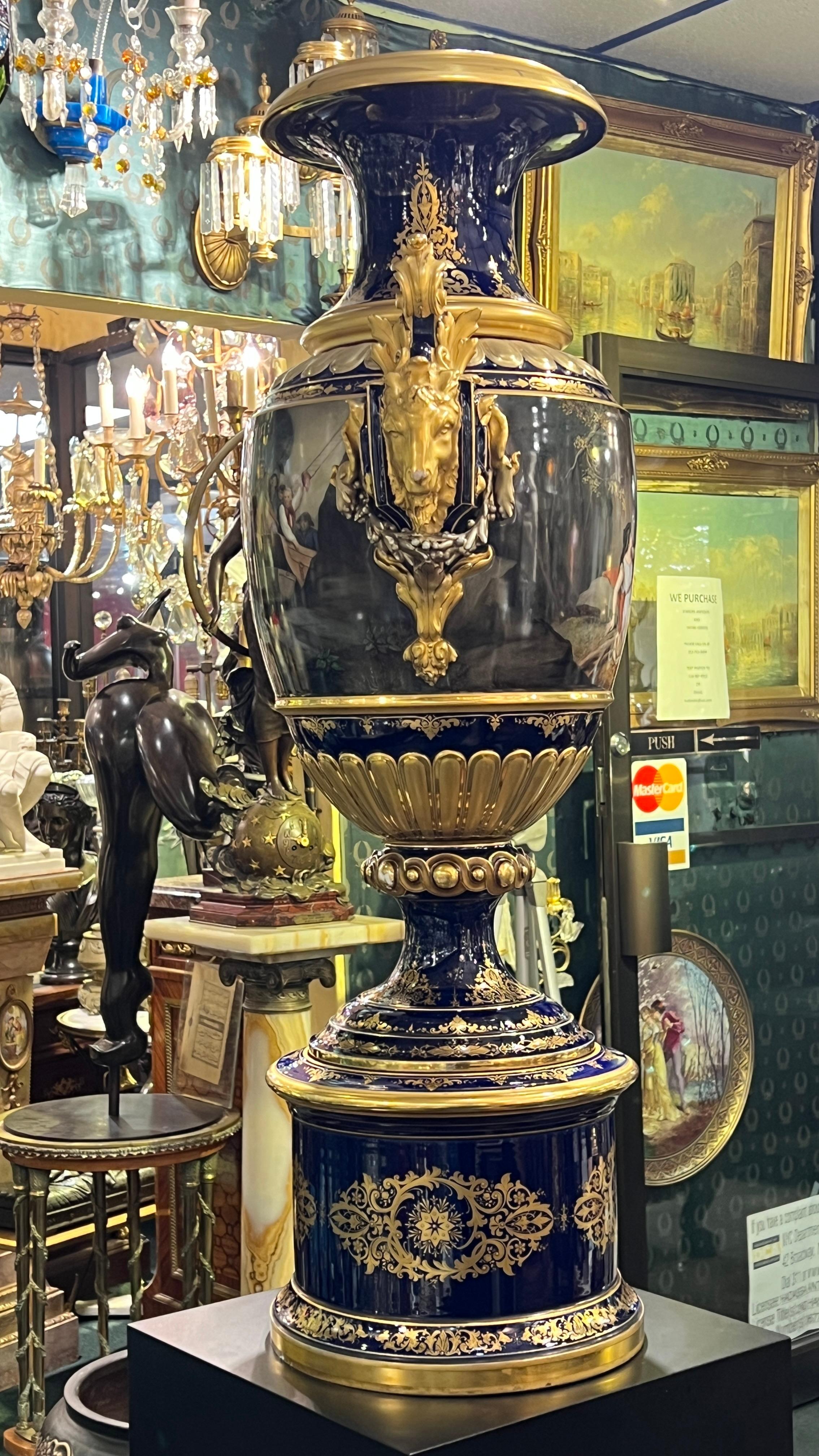 very large and Impressive 19 century Vienna Style Porcelain Vase in vendita 1