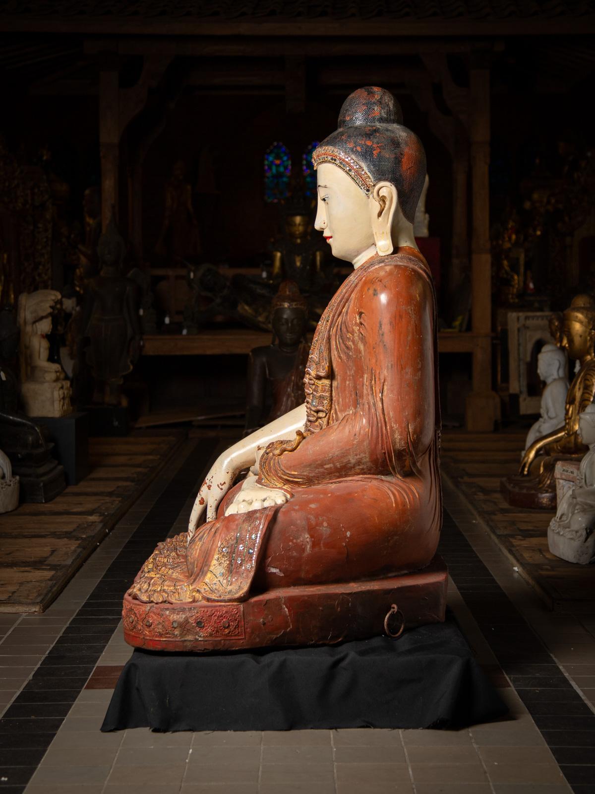 Très grande et spéciale statue de Bouddha ancien de Birmanie en vente 10
