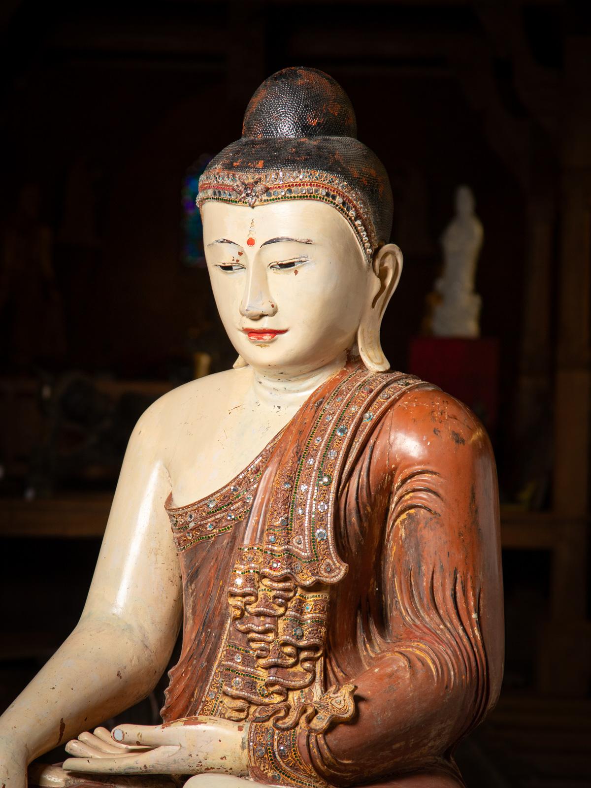 Bois Très grande et spéciale statue de Bouddha ancien de Birmanie en vente