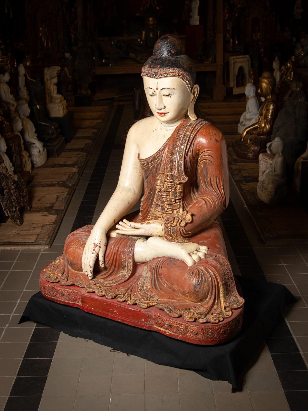 Très grande et spéciale statue de Bouddha ancien de Birmanie en vente 2