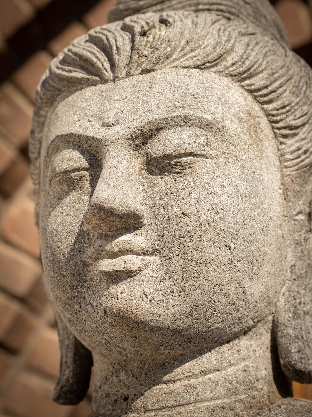 Große und besondere Buddha-Statue aus Lavastein aus Indonesien  OriginalBuddhas im Angebot 5