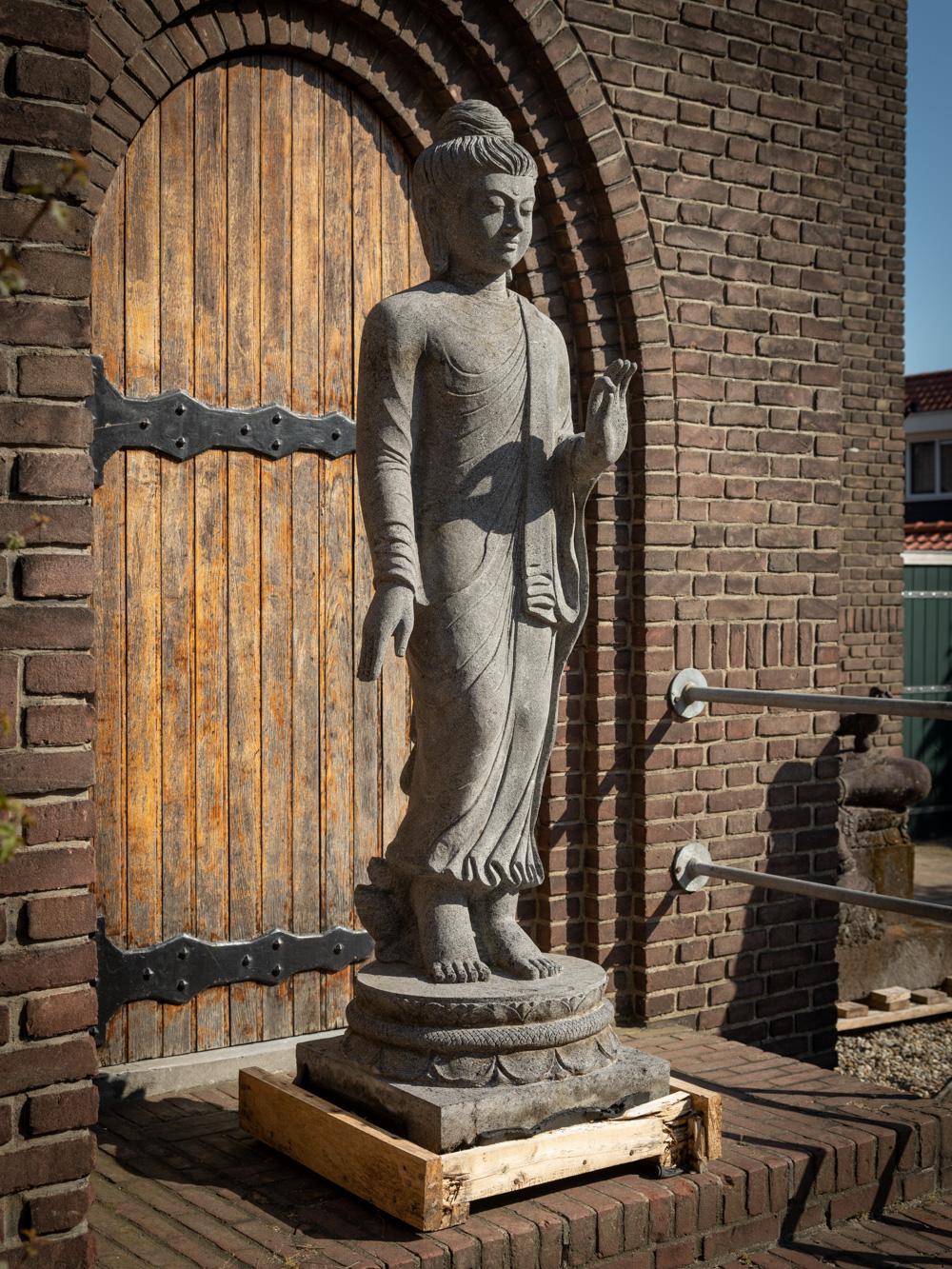 Große und besondere Buddha-Statue aus Lavastein aus Indonesien  OriginalBuddhas im Angebot 13
