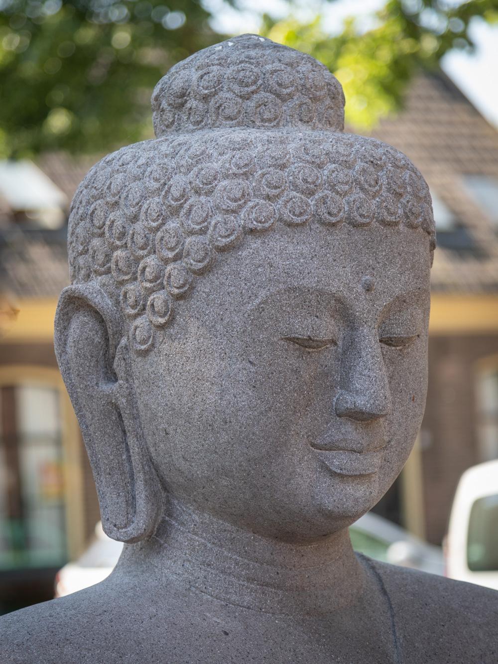 Große und besondere Buddha-Statue aus Lavastein in Dhyana Mudra – neu hergestellt im Angebot 5