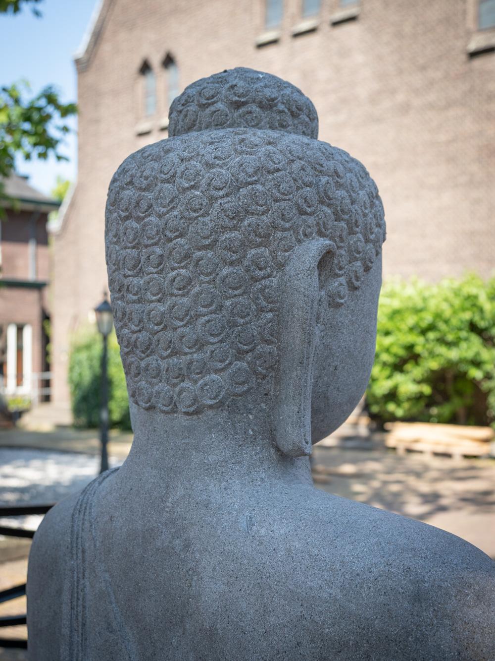 Große und besondere Buddha-Statue aus Lavastein in Dhyana Mudra – neu hergestellt im Angebot 8