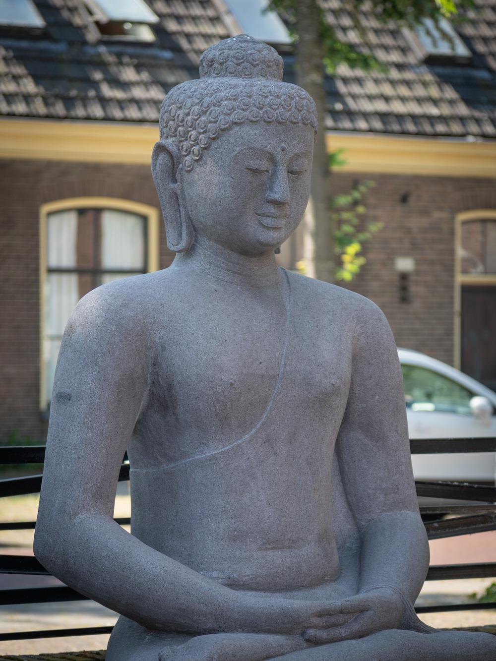 Große und besondere Buddha-Statue aus Lavastein in Dhyana Mudra – neu hergestellt im Angebot 10