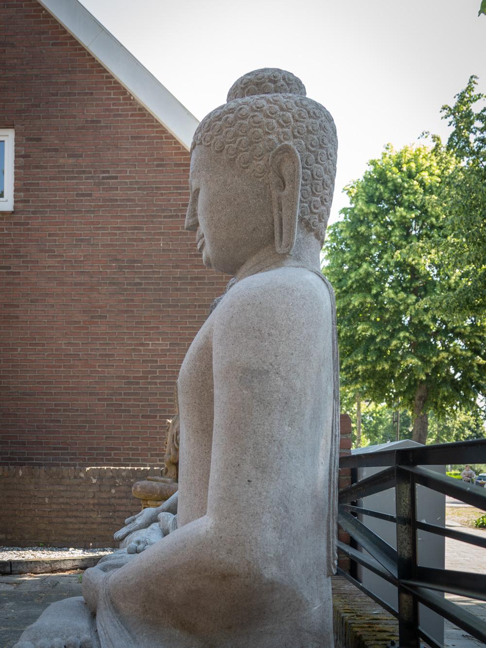 Große und besondere Buddha-Statue aus Lavastein in Dhyana Mudra – neu hergestellt im Angebot 11