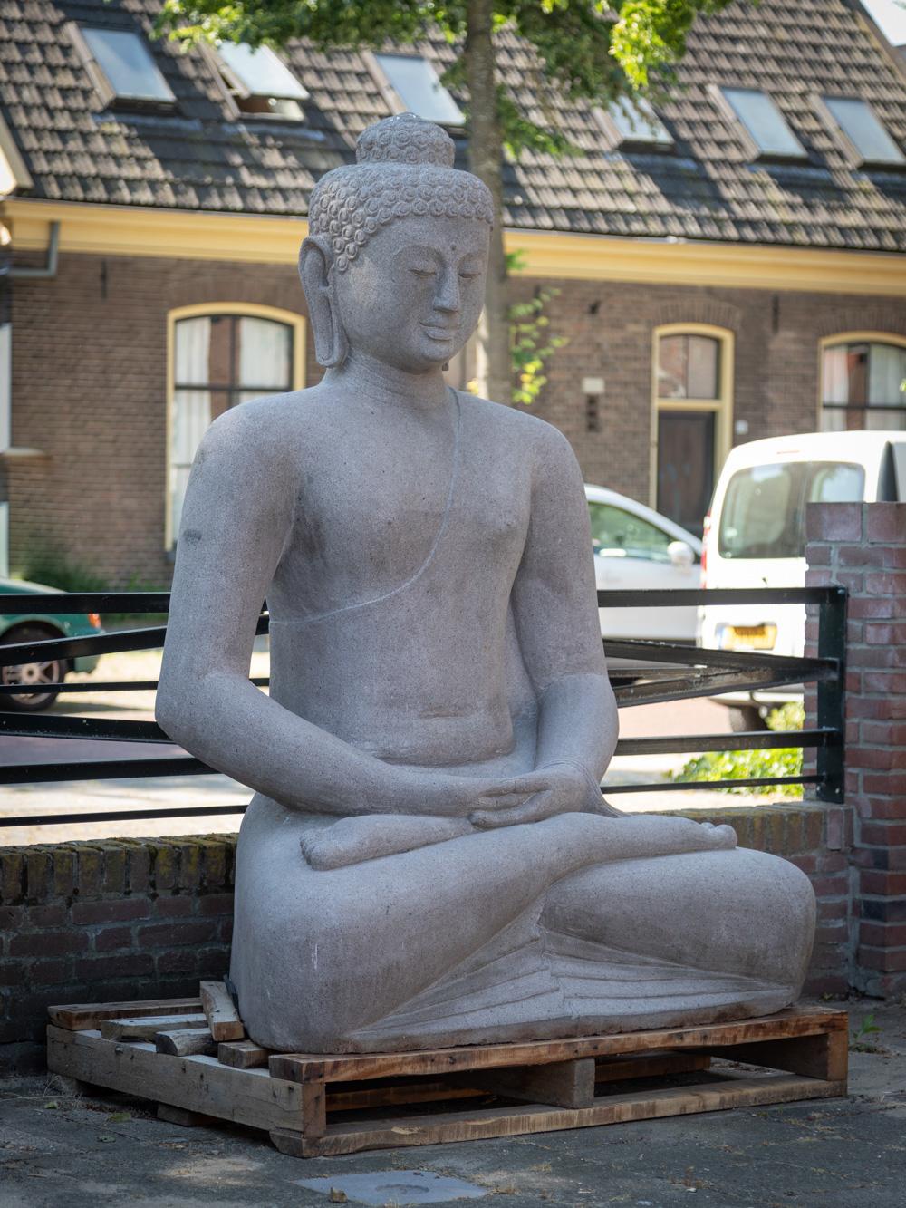 Große und besondere Buddha-Statue aus Lavastein in Dhyana Mudra – neu hergestellt im Angebot 13