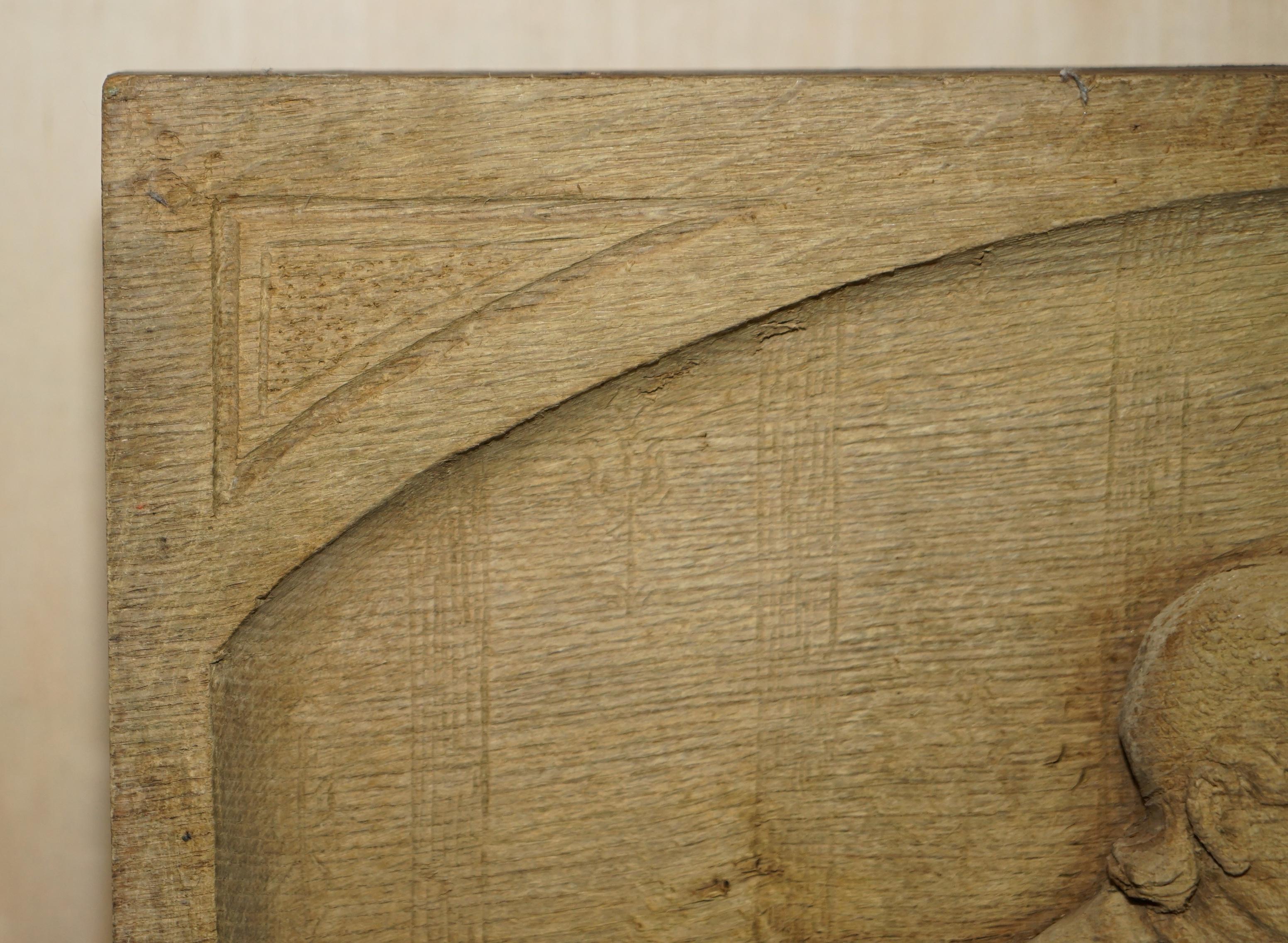 Sehr große antike handgeschnitzte Tafel aus gestreifter Eiche aus dem 18. Jahrhundert mit Drunk Freinds (George III.) im Angebot