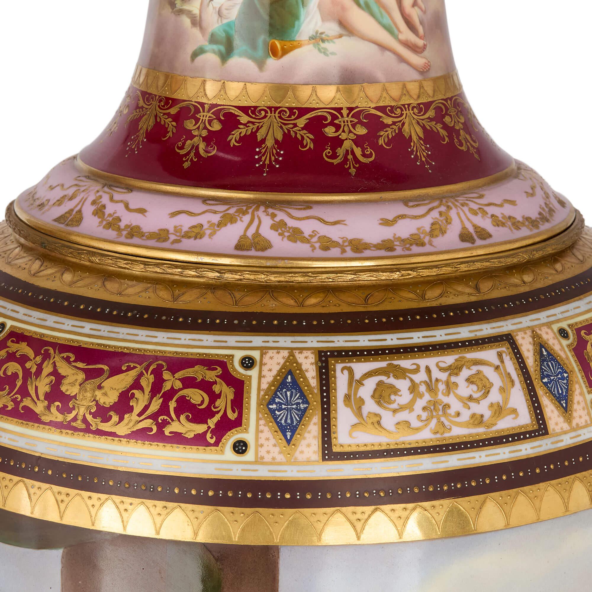 Jarrones antiguos de porcelana pintada austriaca mitología Royal Vienna muy grandes en Bueno estado para la venta en London, GB