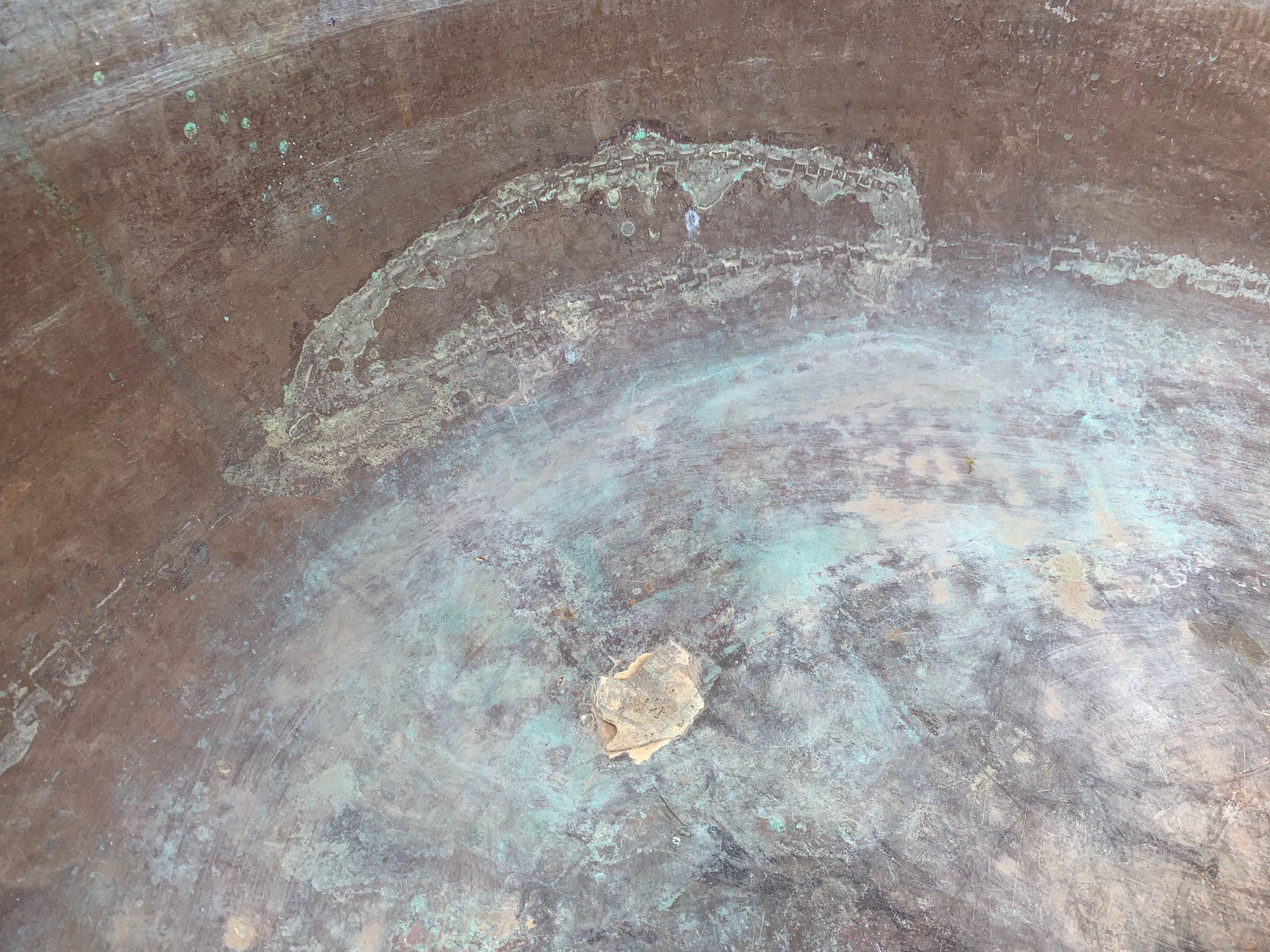 Antike antike Bronze Batikfarbene Aufbewahrungsschale / Garten-Wasserschale / Pflanzgefäß (Frühes 20. Jahrhundert) im Angebot