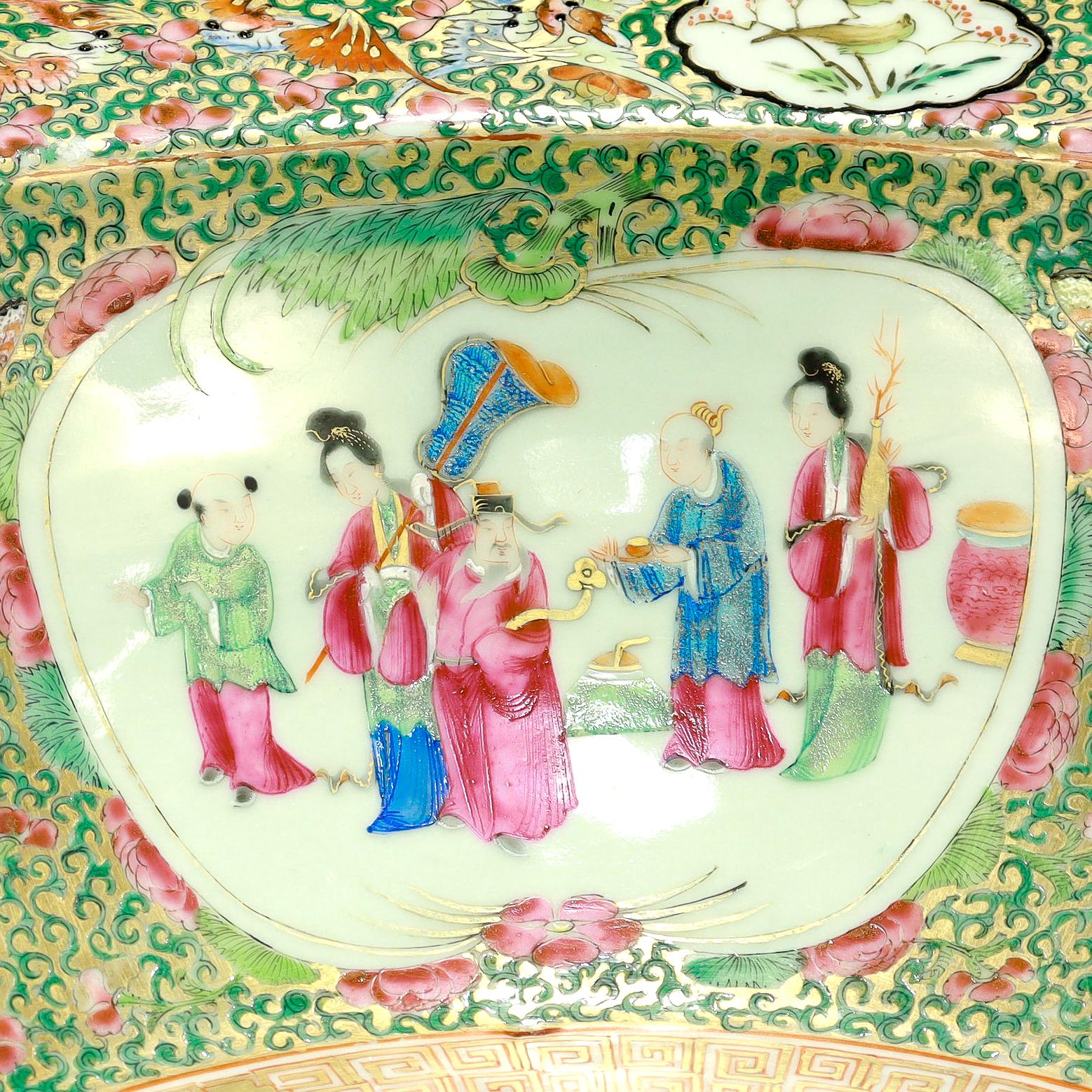 Très grand bol ou bassin antique chinois à médaillon rose de la période Qing en vente 7