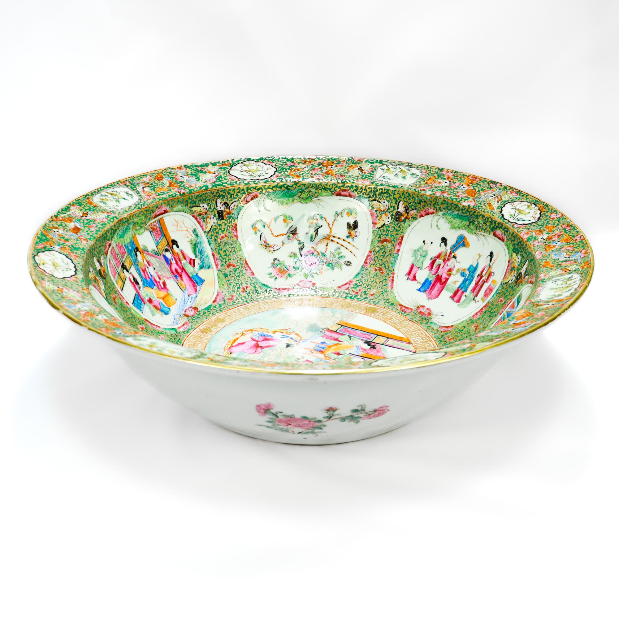 Exportation chinoise Très grand bol ou bassin antique chinois à médaillon rose de la période Qing en vente