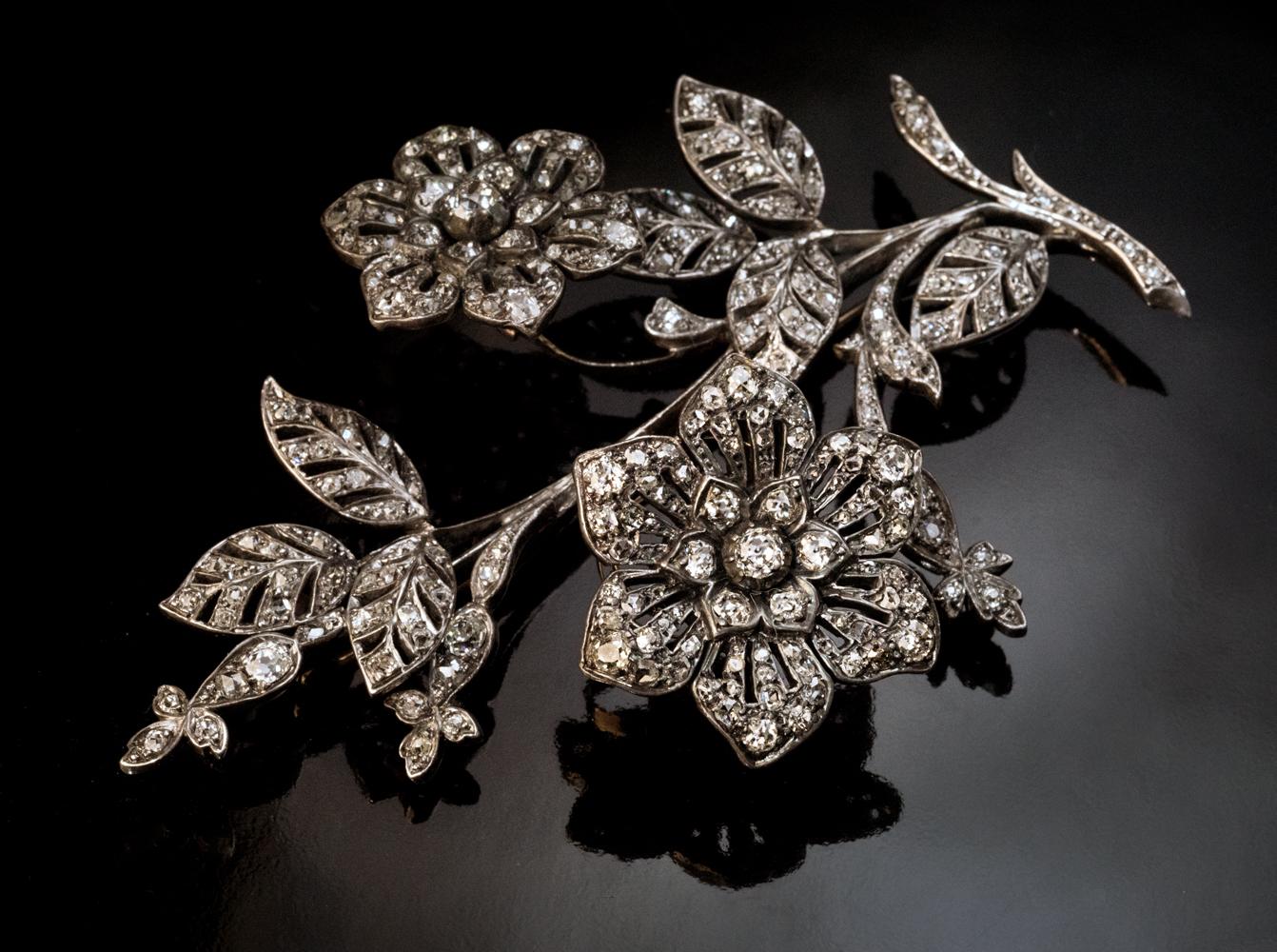 Broche antiguo muy grande de diamantes 