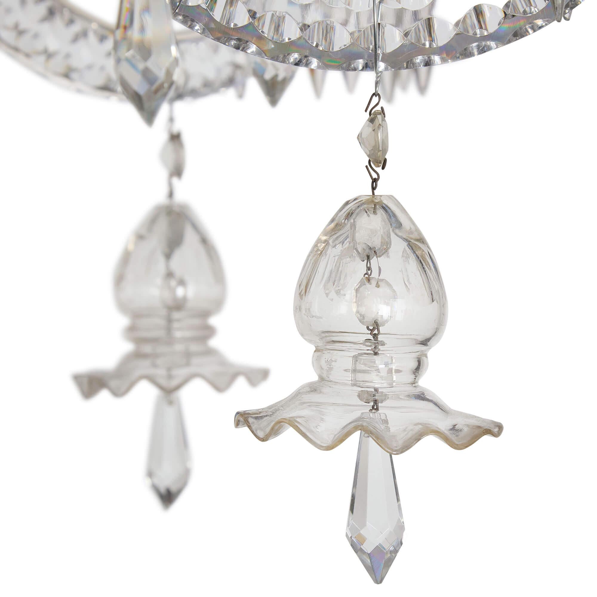Belle Époque Très grand lustre ancien en verre rouge, vert et transparent de Baccarat. en vente