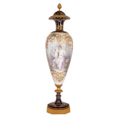 Très Grand Vase Ancien en Porcelaine de Style Sèvres Français