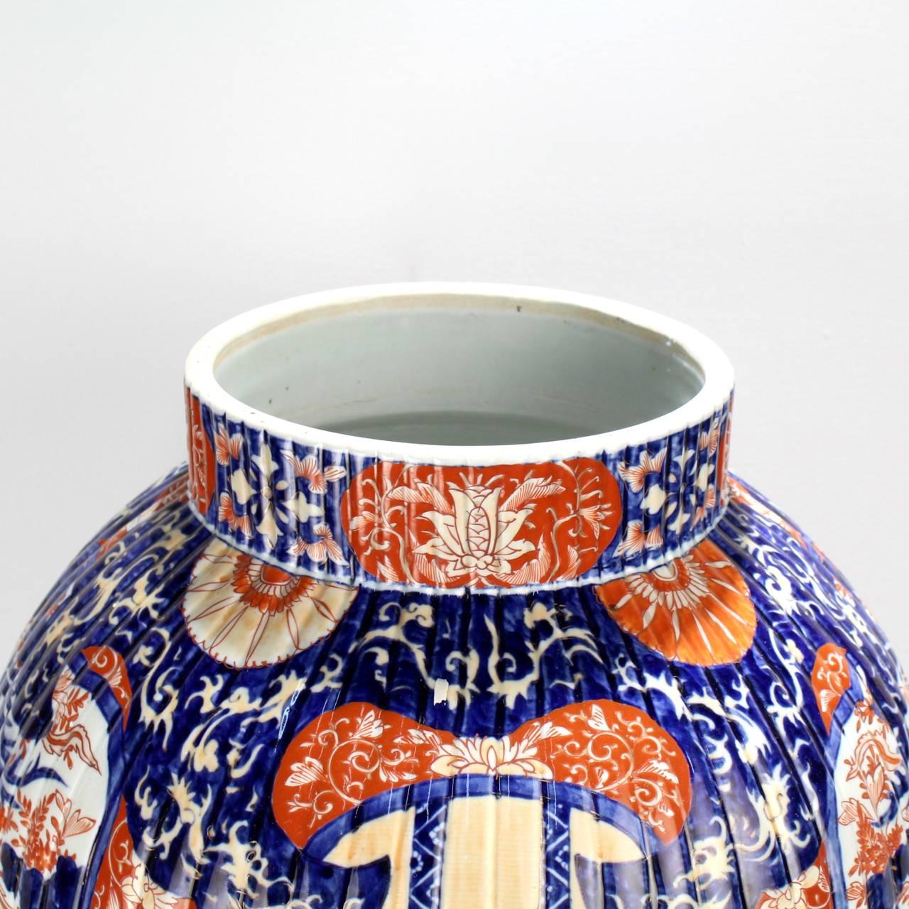 Very Large Antique Japanese Imari Porcelain Floor Vase Cover or Urn In Good Condition In Philadelphia, PA