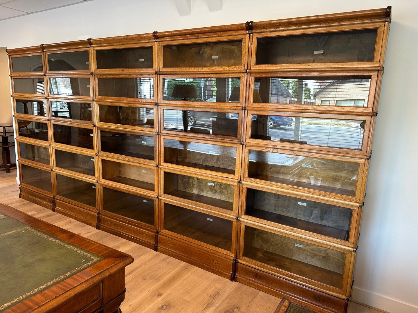 Very large antique oak Globe Wernicke bookcase wall. The cabinet consists of 30 stackable parts. Beautiful impressive wall. This allows you to create a library in any desired room. We can also make the cupboard even higher by adding a 7th horizontal